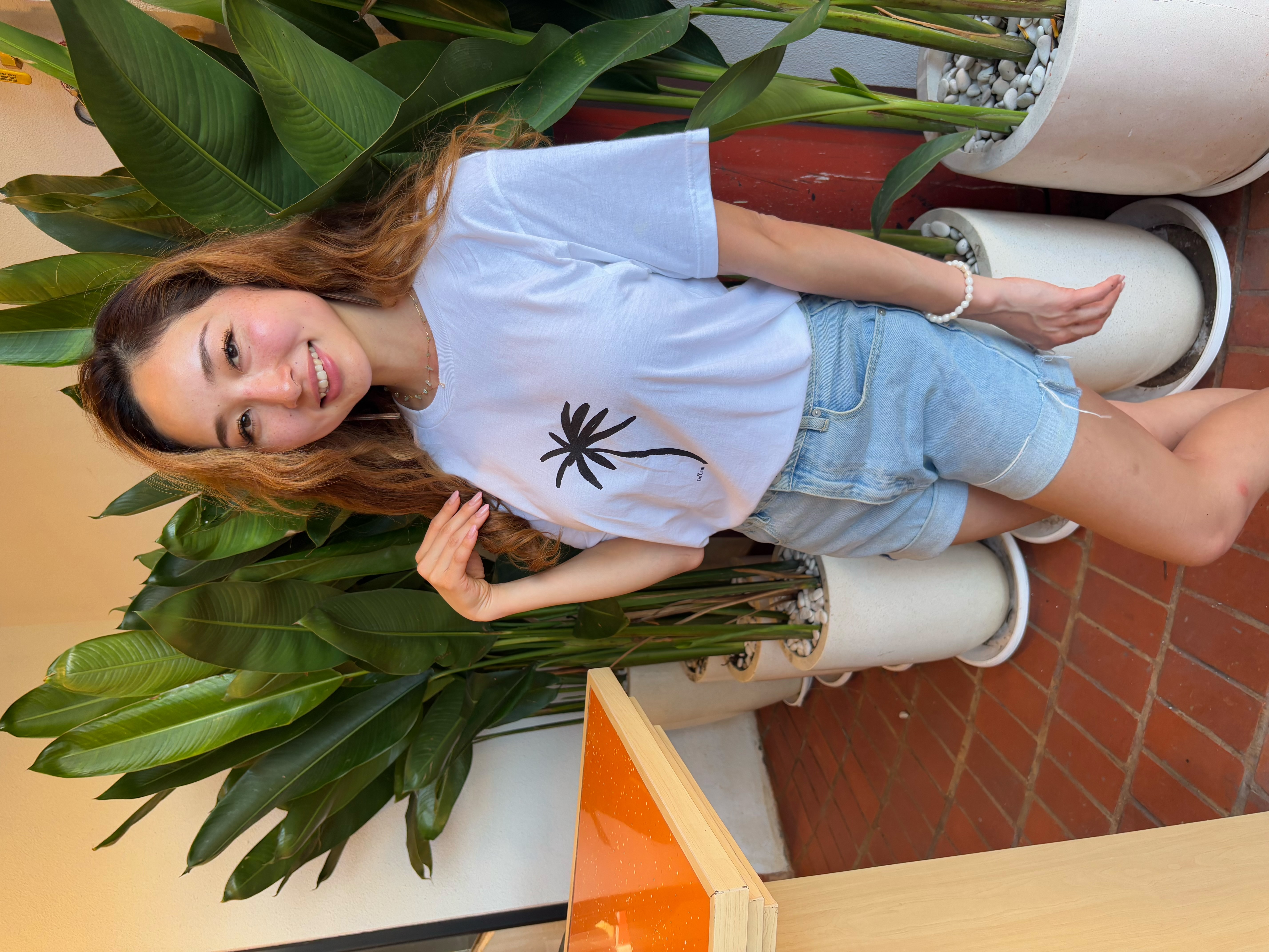 毎日にリゾート気分を。De Umiの椰子の木Tシャツ