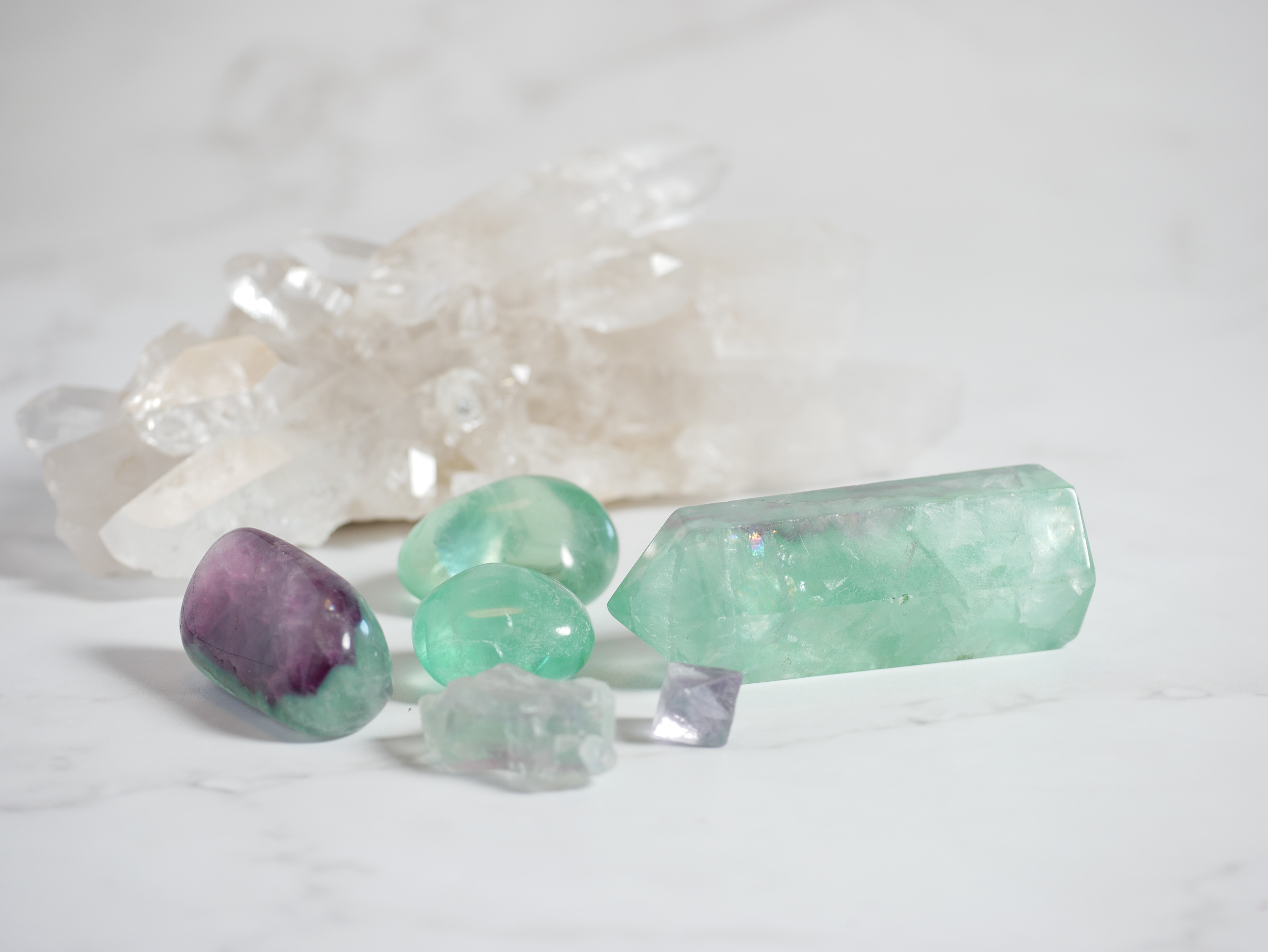 独特の色変化が美しいフローライト。なんだか親しみの湧く天然石です♪