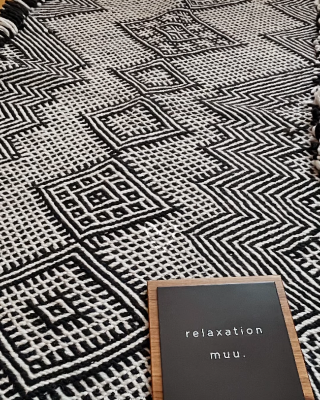 【お客様実例集】サロン空間にも大活躍!のキリム織ザナフィ