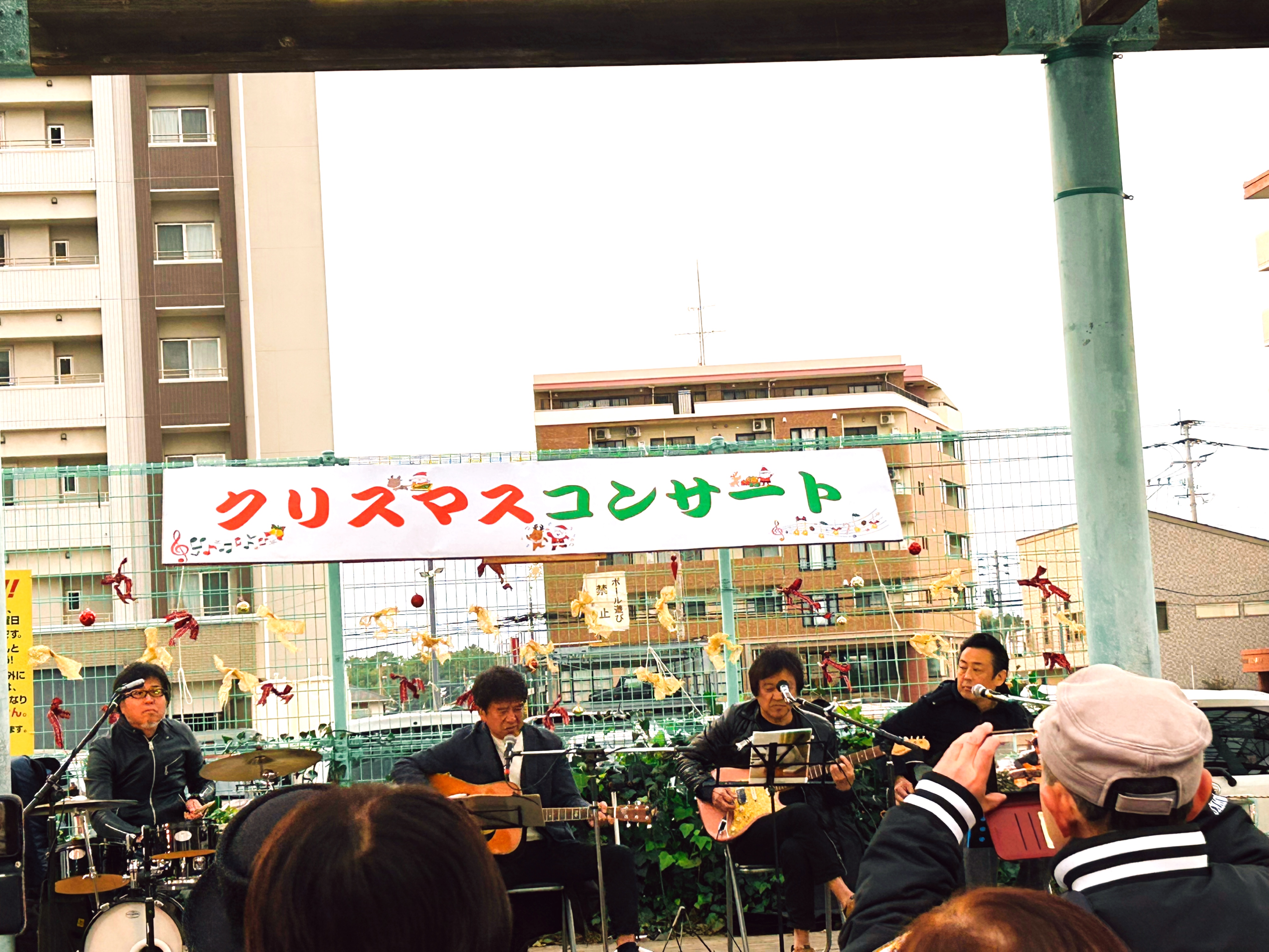 クリスマスマーケットとニャンコ