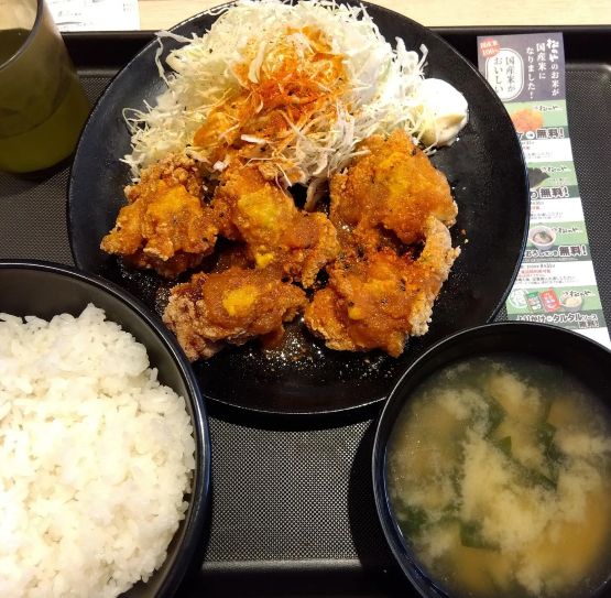🍱8/20更新★店主ブログ＠substack「ワールドニュース＠タイの美容整形リスク」🏥