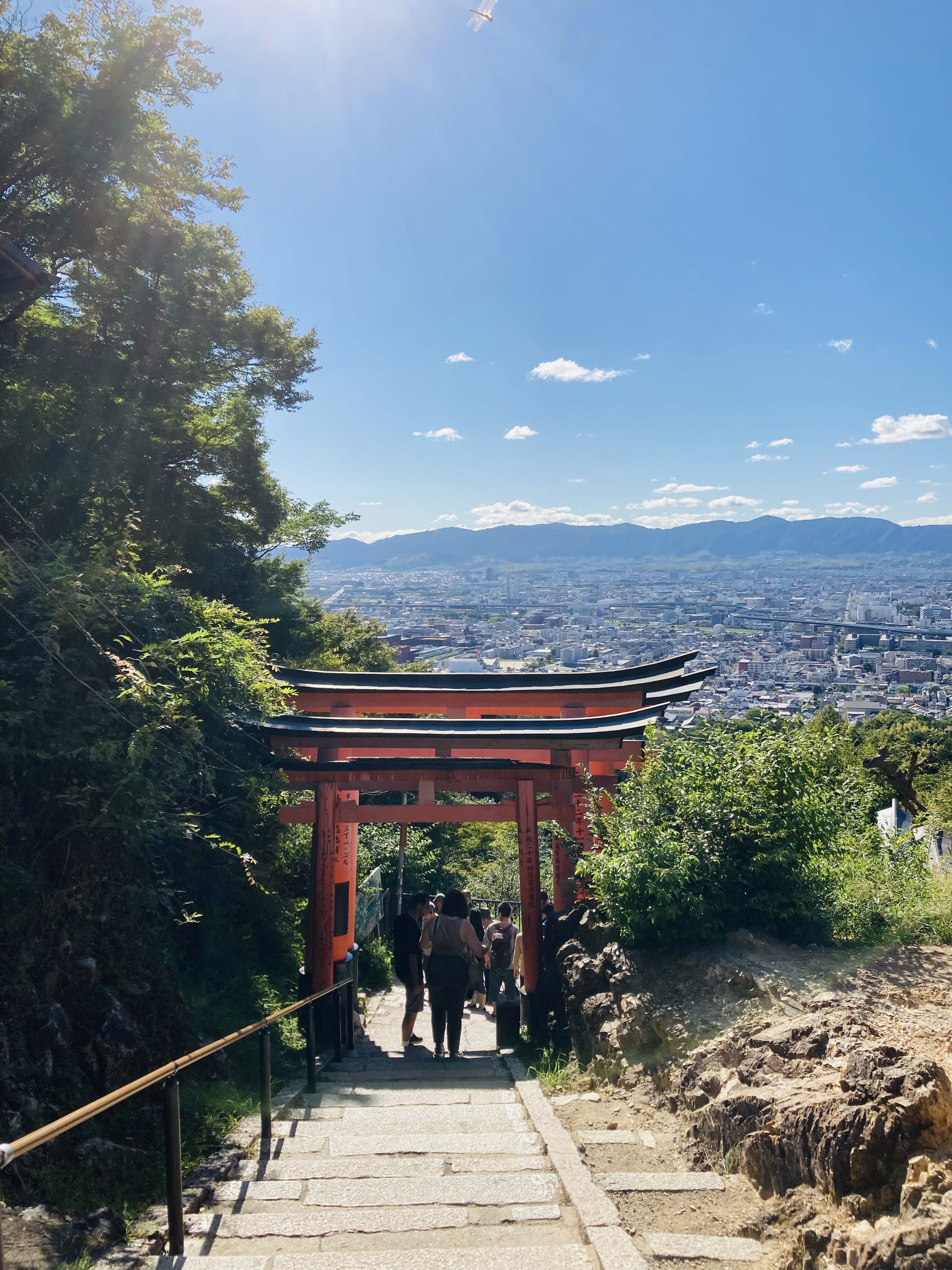 神、人、気球に…