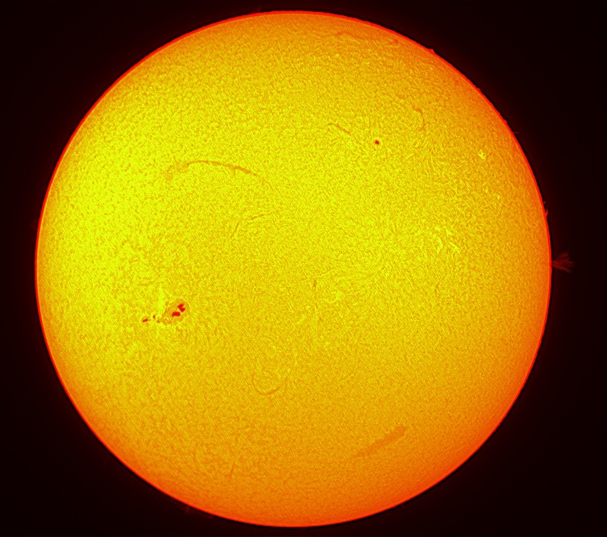 2025年5月3日の太陽（引き続き巨大黒点が観測）