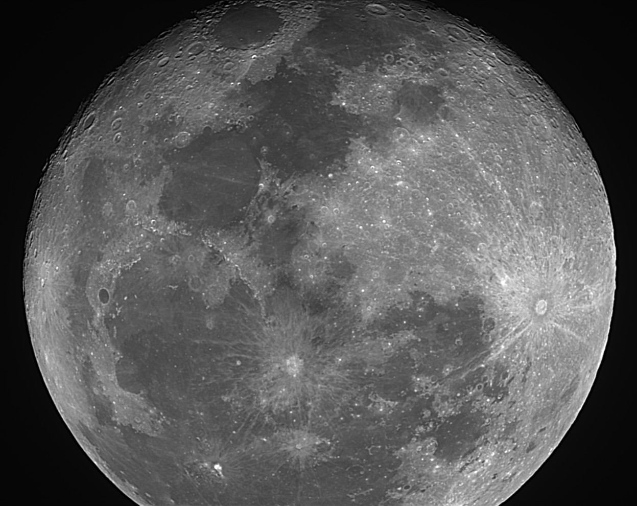2025年4月14日の月（月齢15.7）