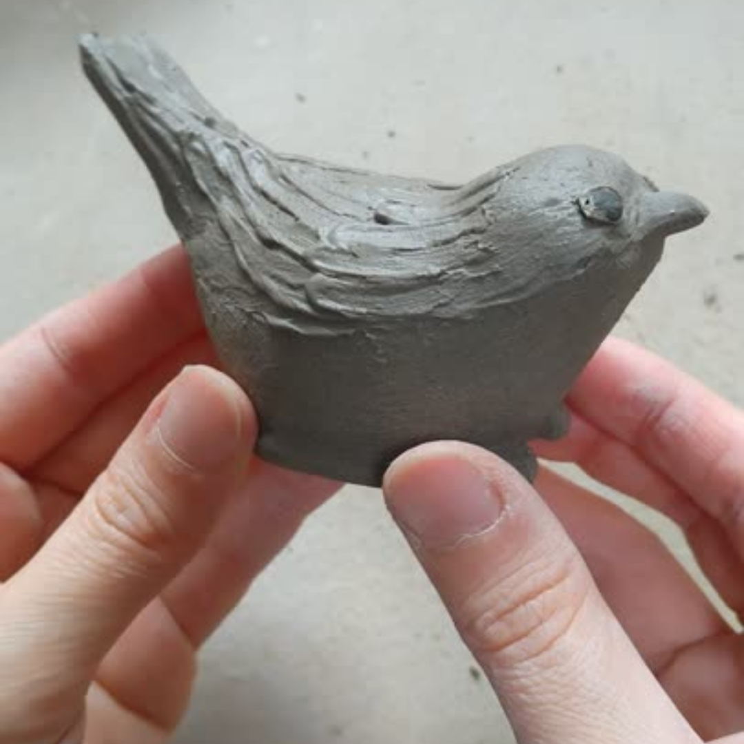 陶器の鳥の飾り物