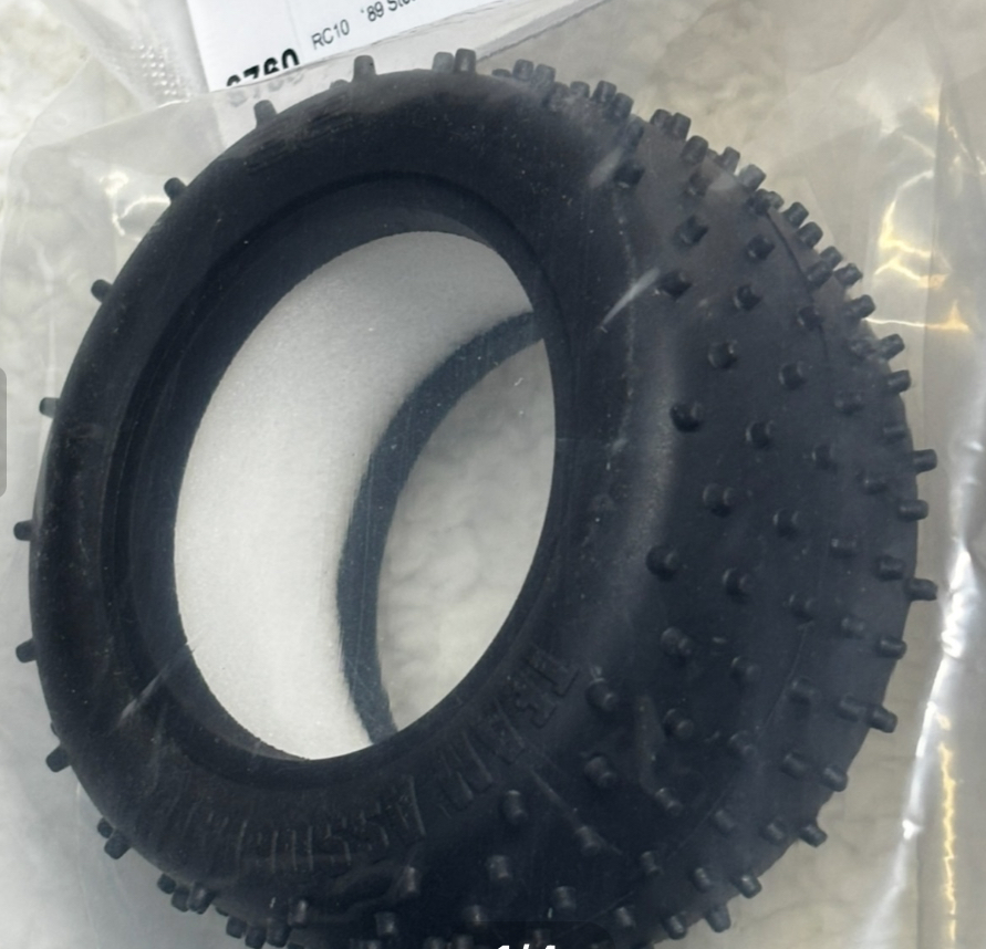 RC10クラシックマサミ様のリアタイヤ