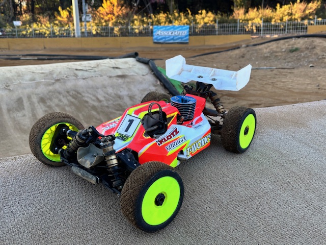 春はRC8 B4.1組み立てたいですね!!!! 即納可能