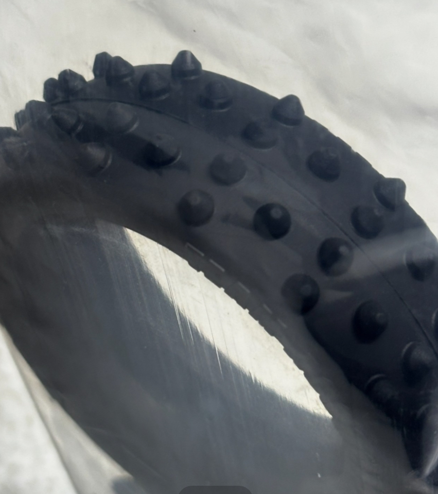 RC10 ‘89 Stealth Car Masami のフロントタイヤ