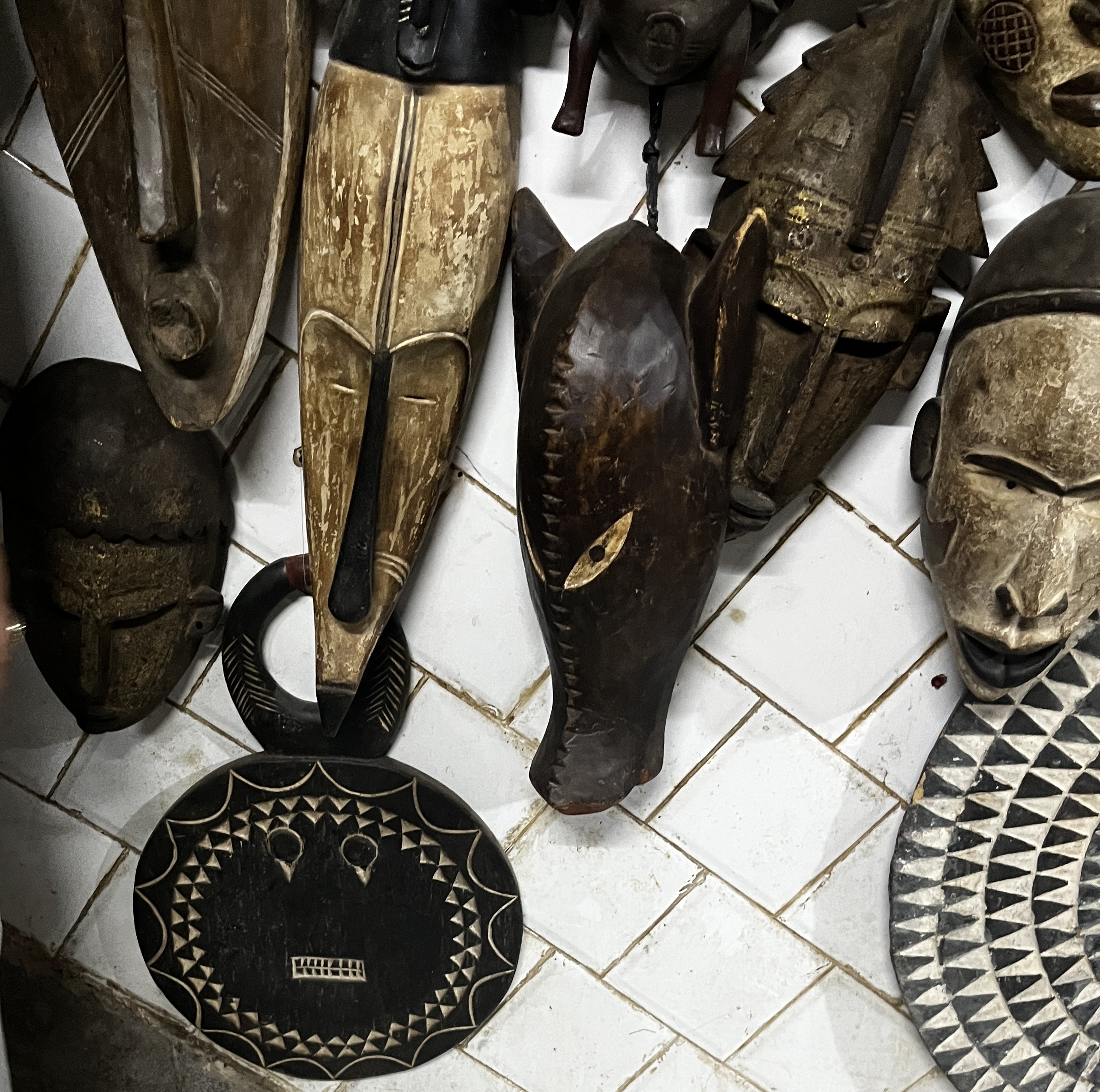 アフリカマスクの代表的民族｜ドゴン族・バウレ族・ダン族・セヌフォ族・ファング族