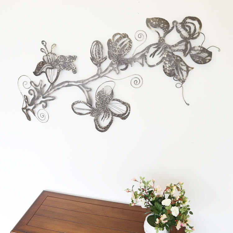 【部屋が落ち着かない 原因】心理学で見る“認知負荷”と壁飾り|視線が止まる配置(玄関/廊下/リビング