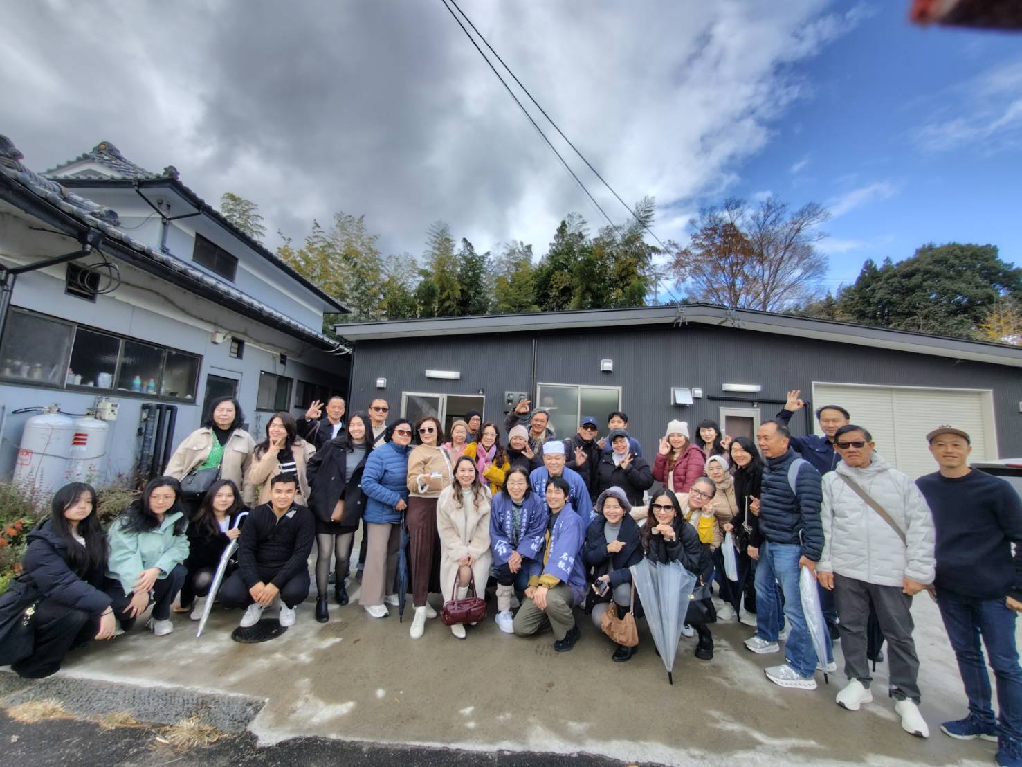 工場見学にインドネシア人の方々来てくれました😆