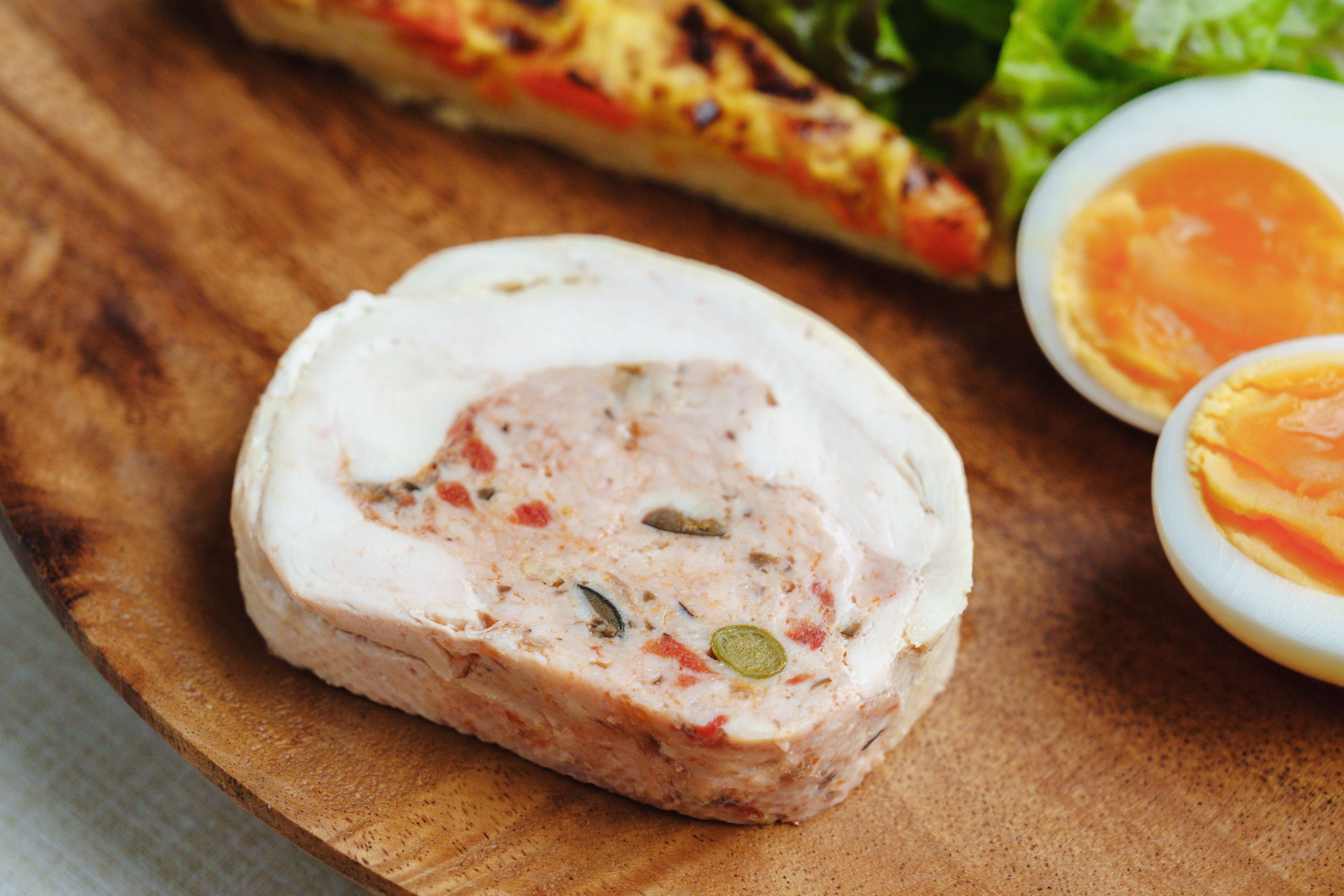 サラダチキンの選び方は?料理人が見る「たんぱく質・脂質・原材料」の3つのポイント