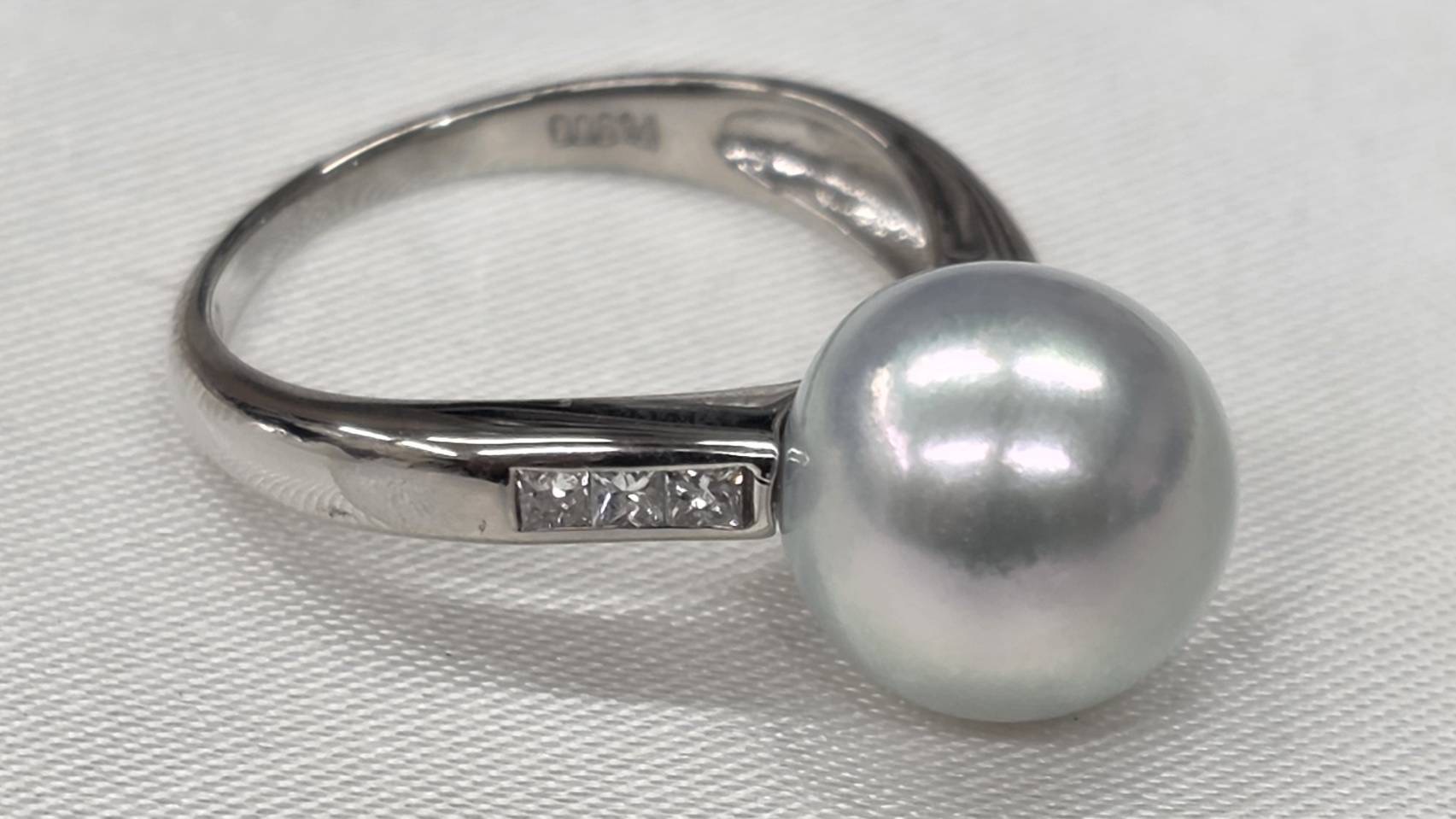 入手困難な無調色ブルー10.4mmアコヤリング