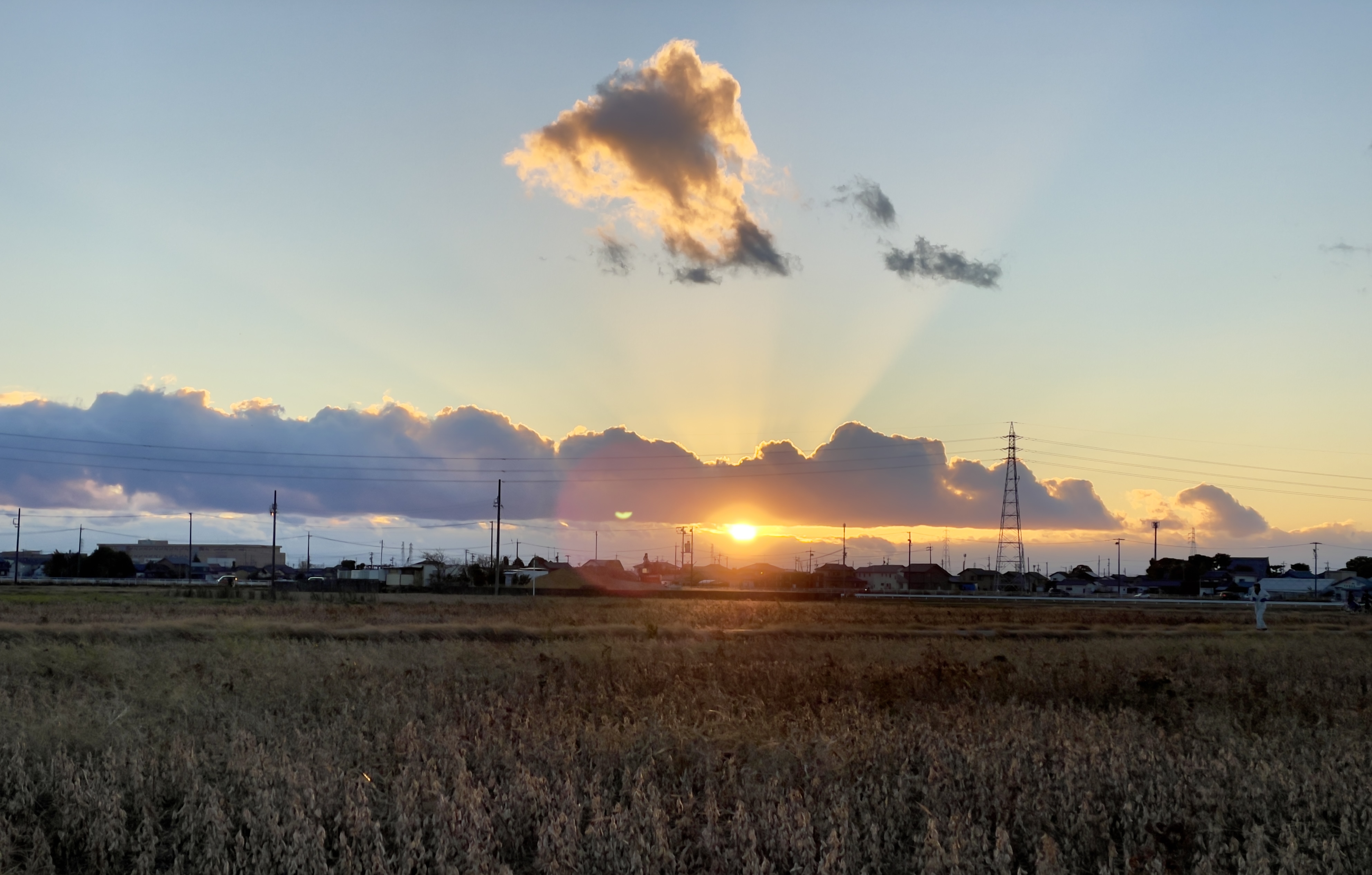 この夕日は奇跡！？心を奪われる絶景ショット