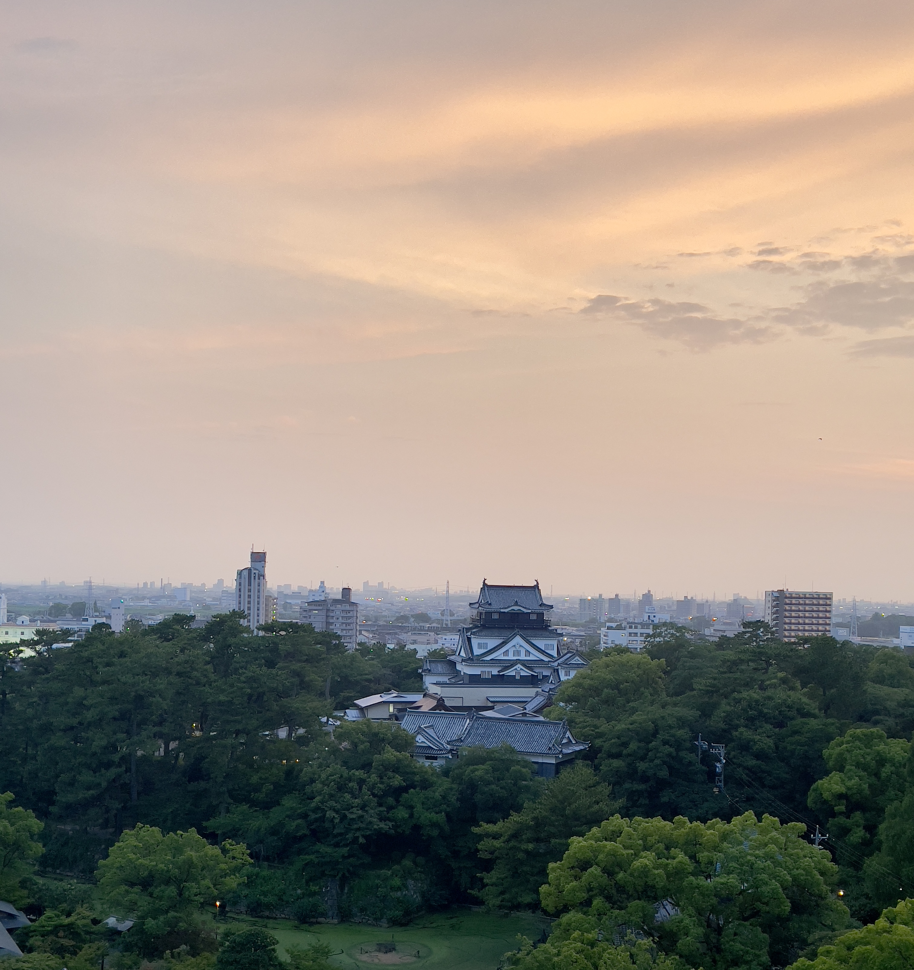 岡崎ニューグランドホテルのビアガーデンで楽しむ絶景とビールのひととき