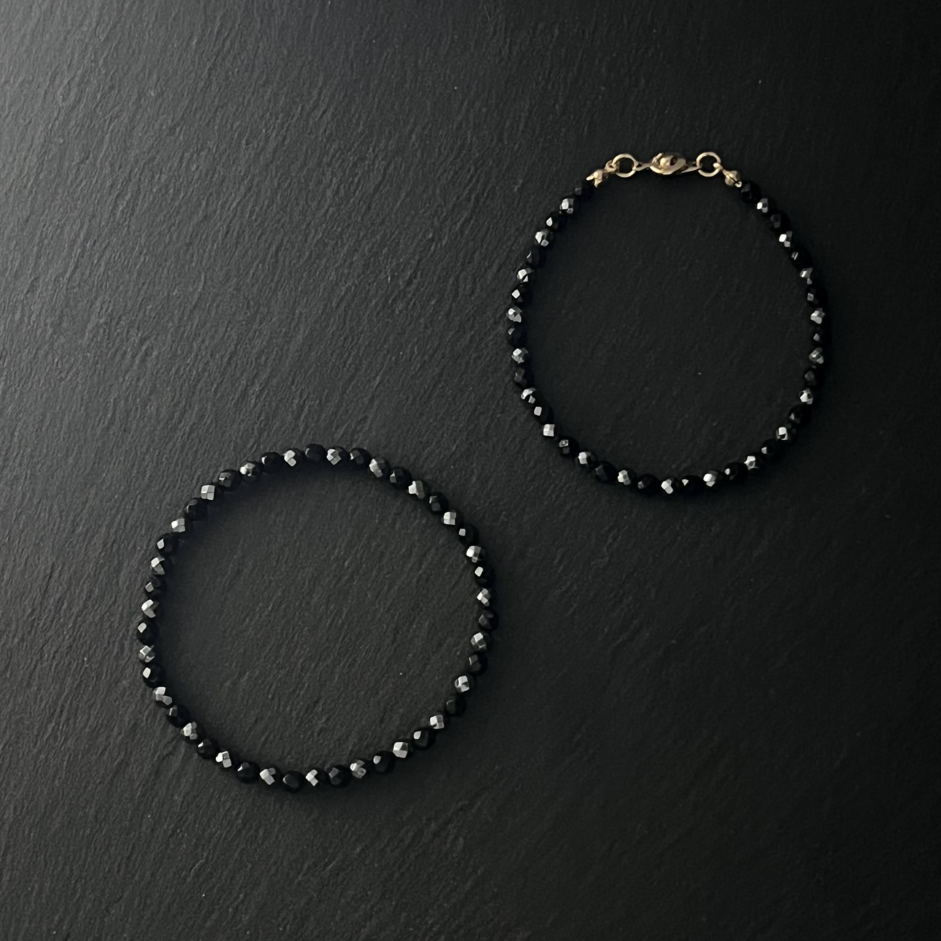 【大人の手元に、品格と自信を】30代〜60代の男性に選ばれる「4mm幅」ブレスレットの正解