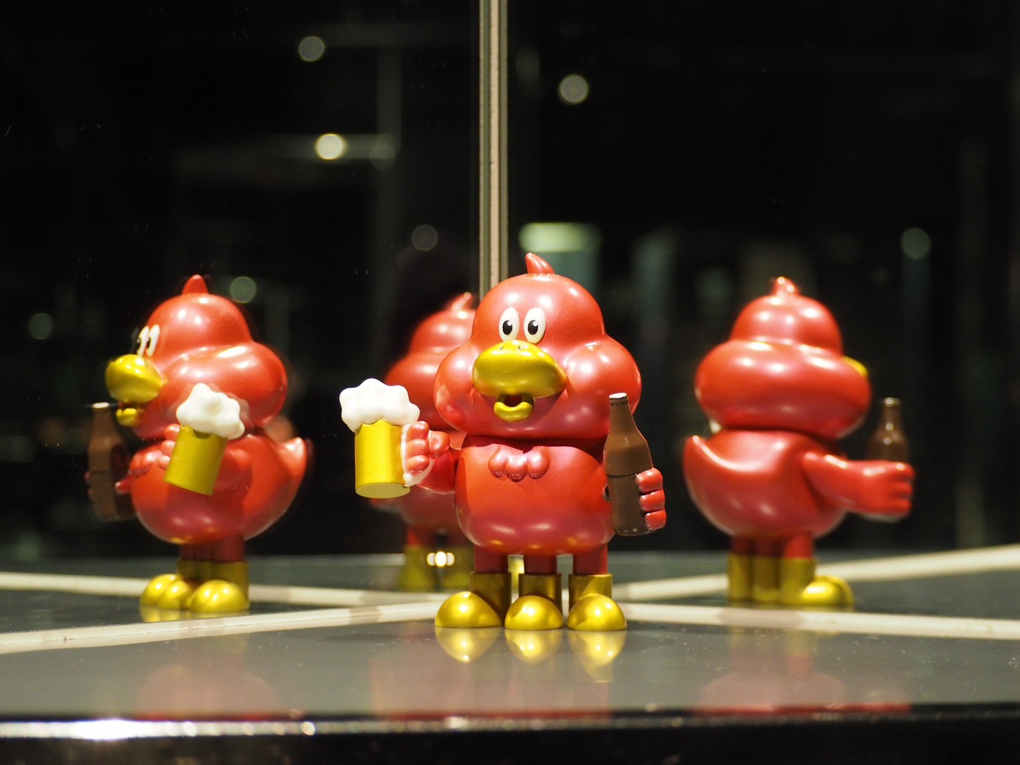 DUCKROWソフビ"メタリックレッド"の抽選販売がスタート【4/5 20時より】