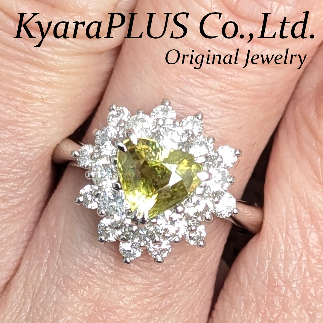 まるで抑えきれない想いがあふれ出すかのように――ハートシェイプのスフェーンが、情熱的な輝きを放つ一品