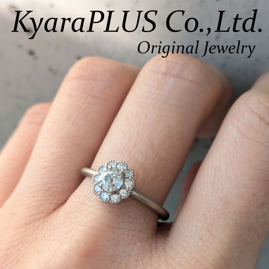 クラシカルでありながらどこかモダン、静かな佇まいの中に確かな個性が光る、シックで魅力的な一品