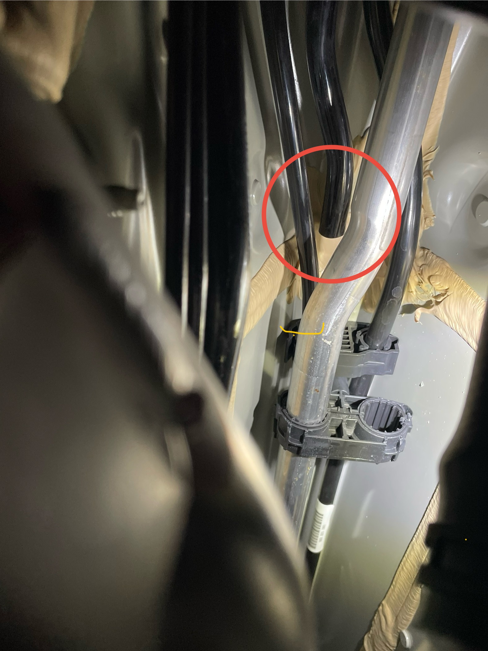 リフトのアップダウンの際に突然大量の液体がドバッと。