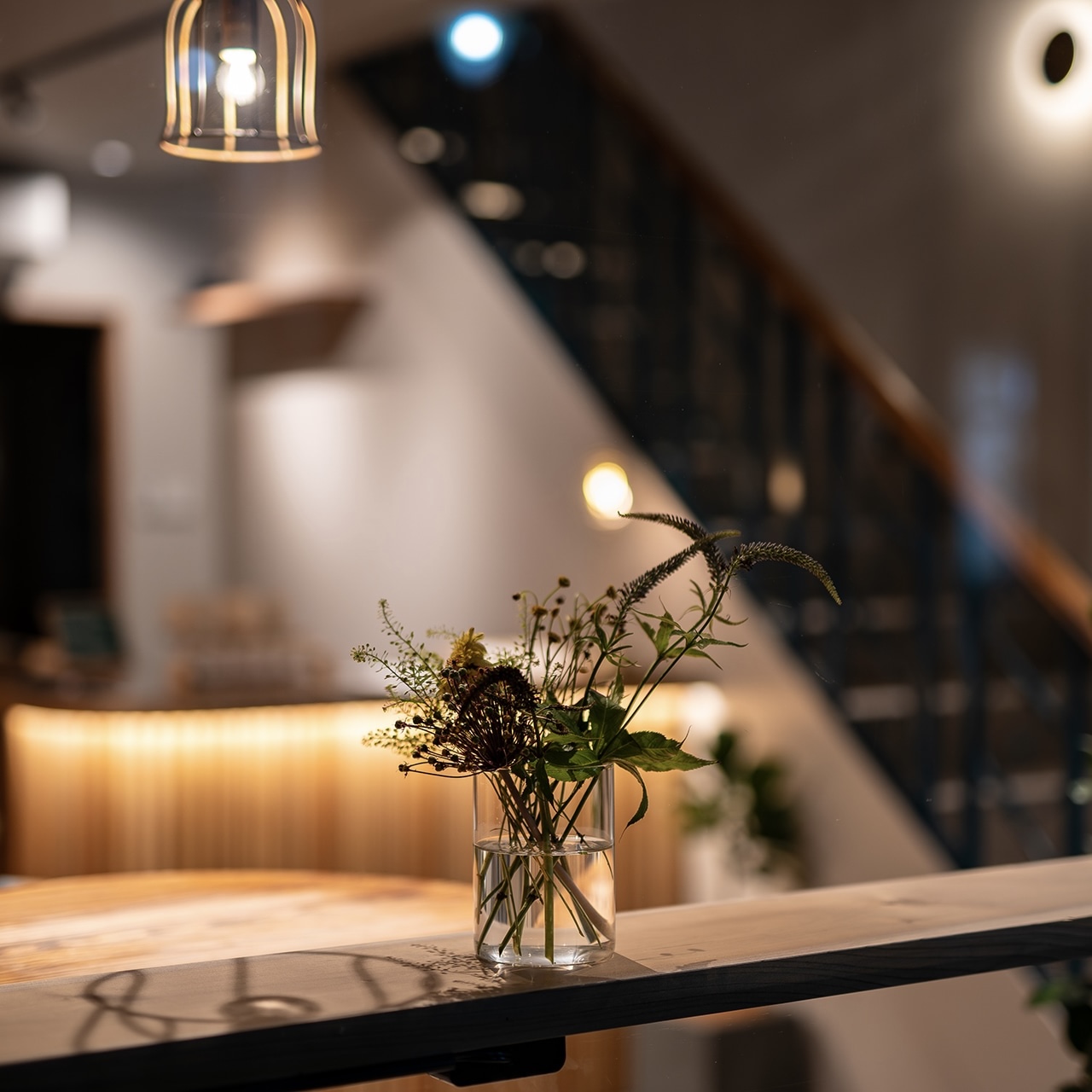 【絲と糸の空間】窓と灯りのある場所 ― 街のなかで、静かな時間が流れる店。