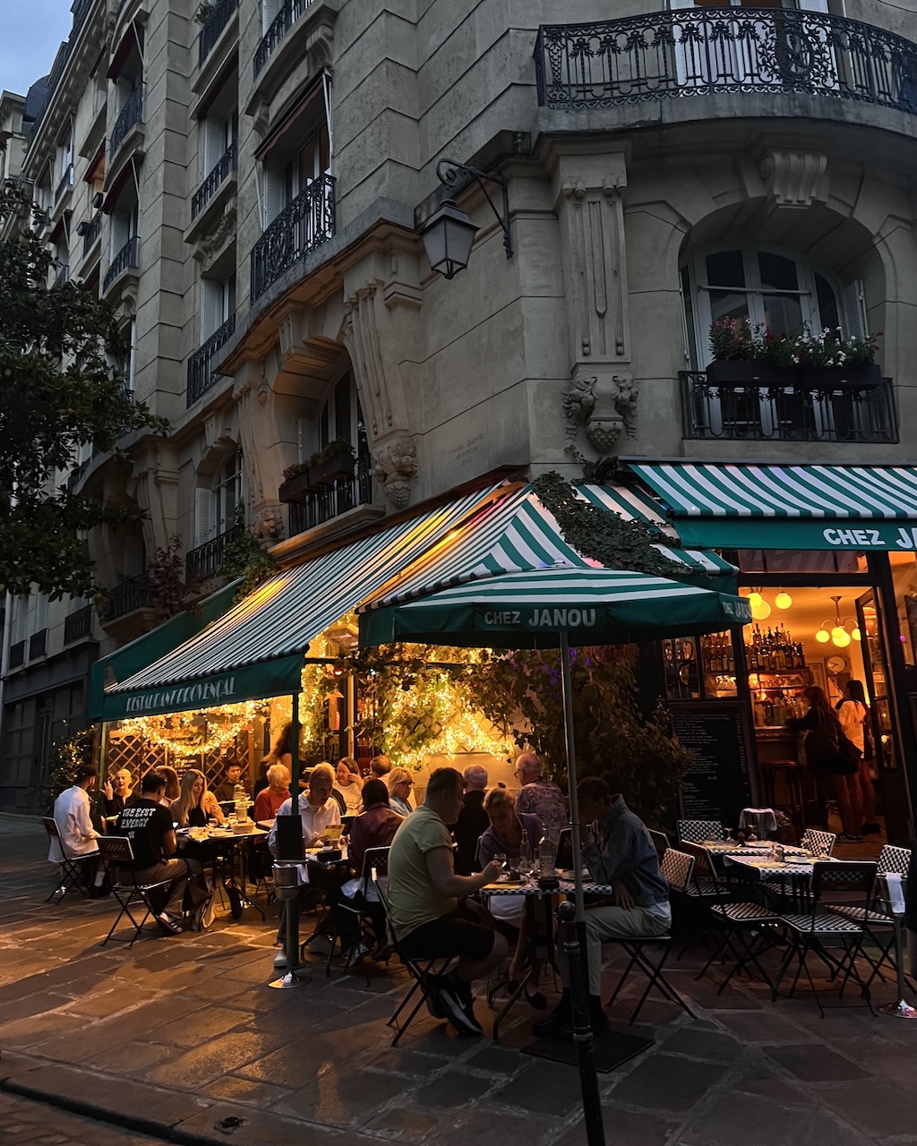 La nuit porte conseil