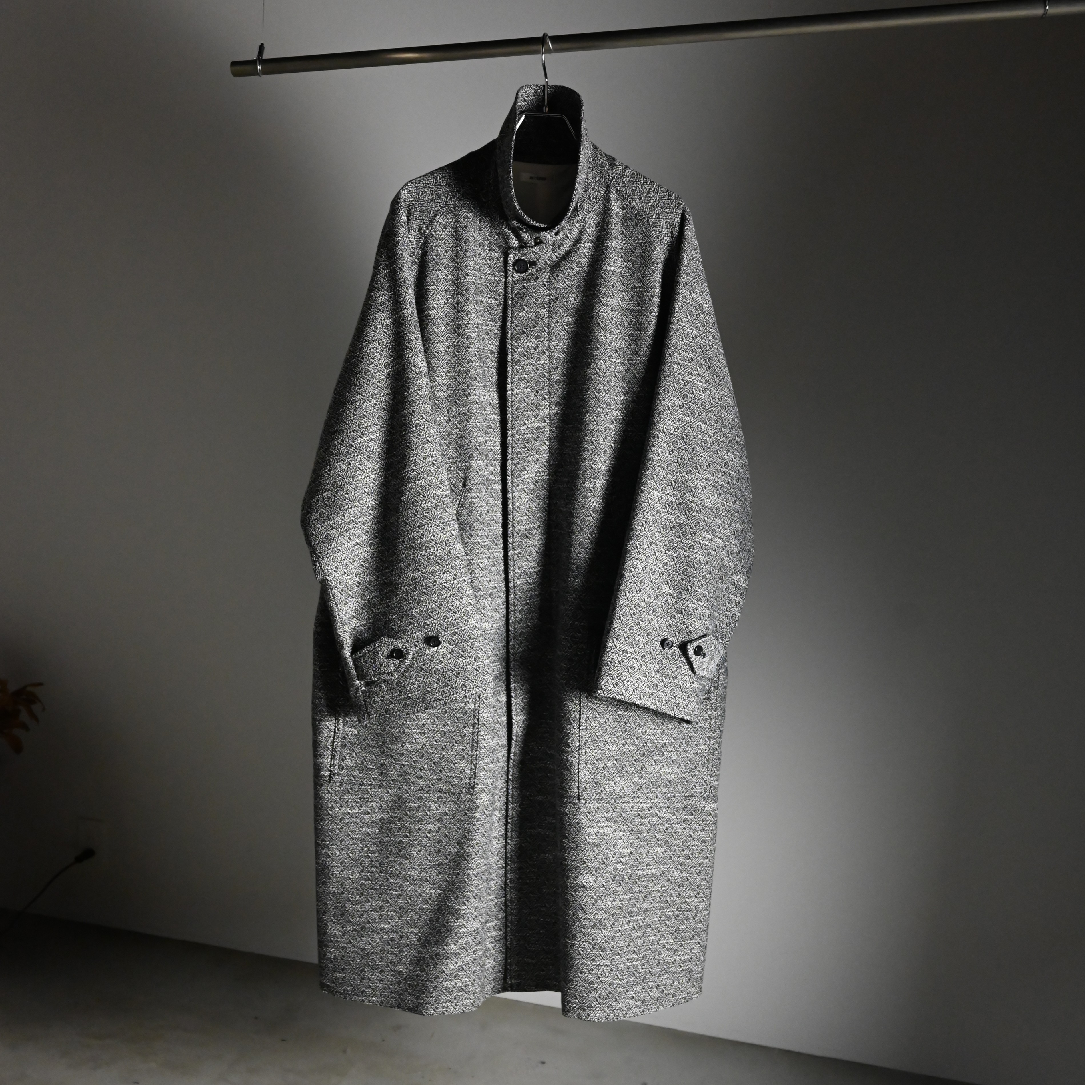 INTERIM(インテリム)LVMH社からピックしたウール×コットン主体のジャカードツイードコート