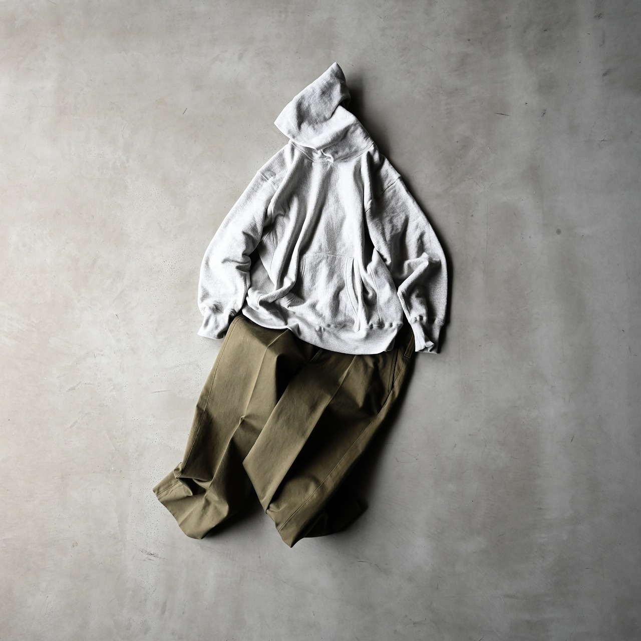 INTERIM チャンピオンのリバースウィーブ、1980年代の個体をベースにした吊り編みパーカー