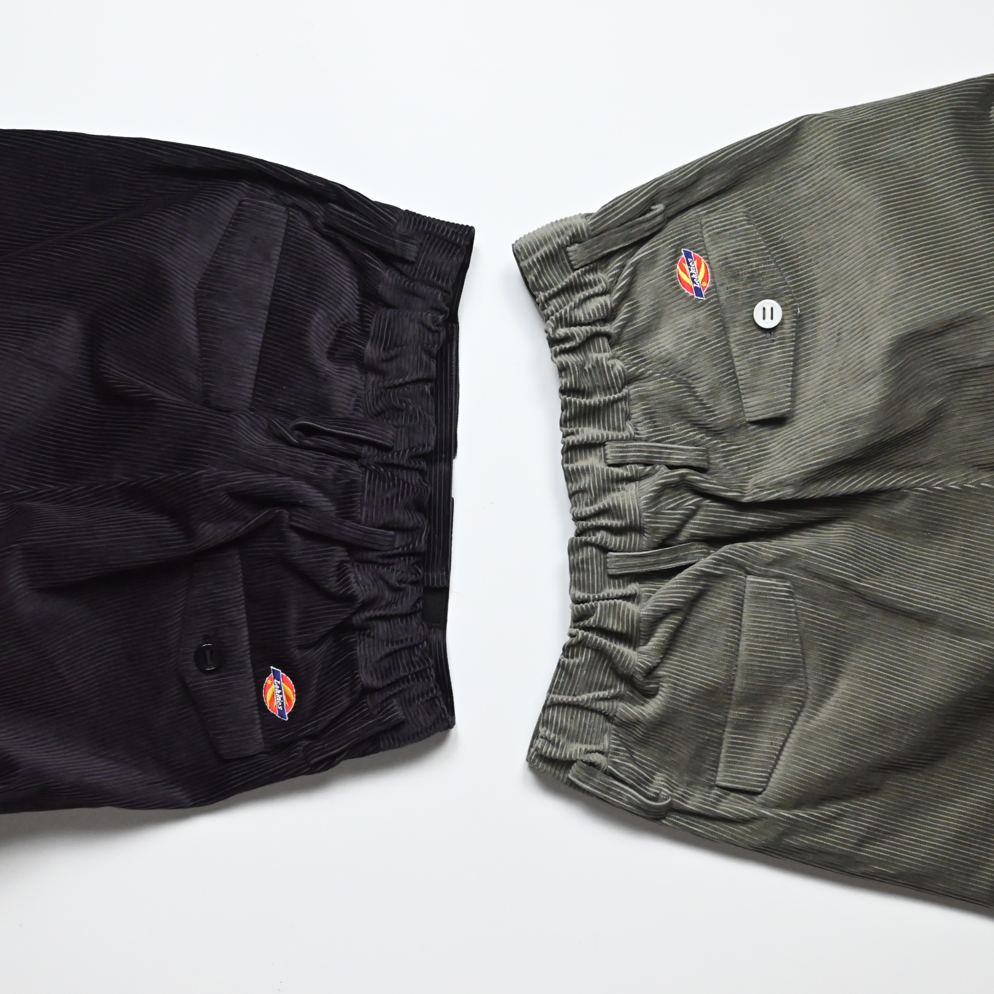 国産コーデュロイを使用したLEH(レー)の新作「Wrap Wide Slacks」