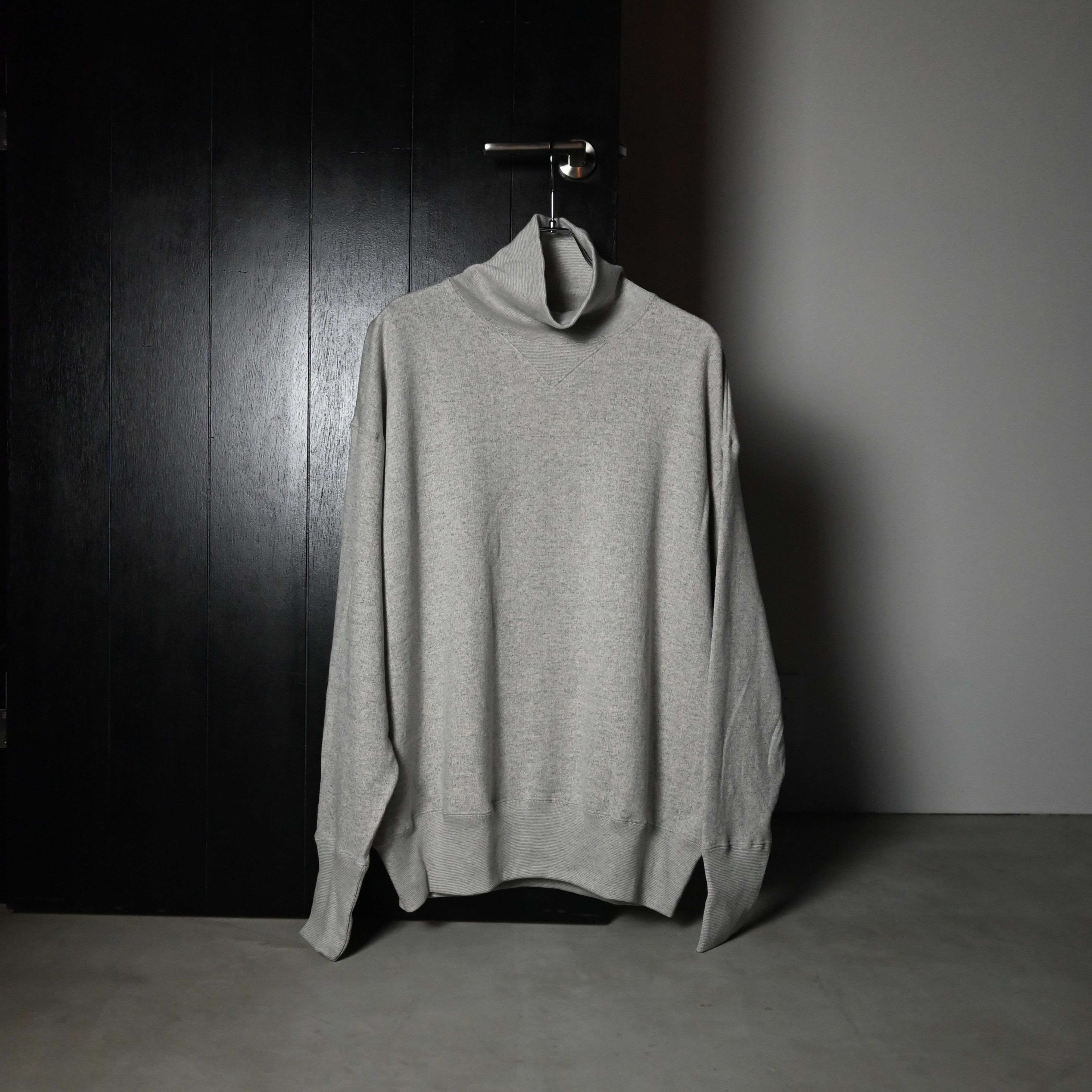 INTERIM(インテリム）1930年代当時のディテールを再現しアップデートしたハイネックスウェット