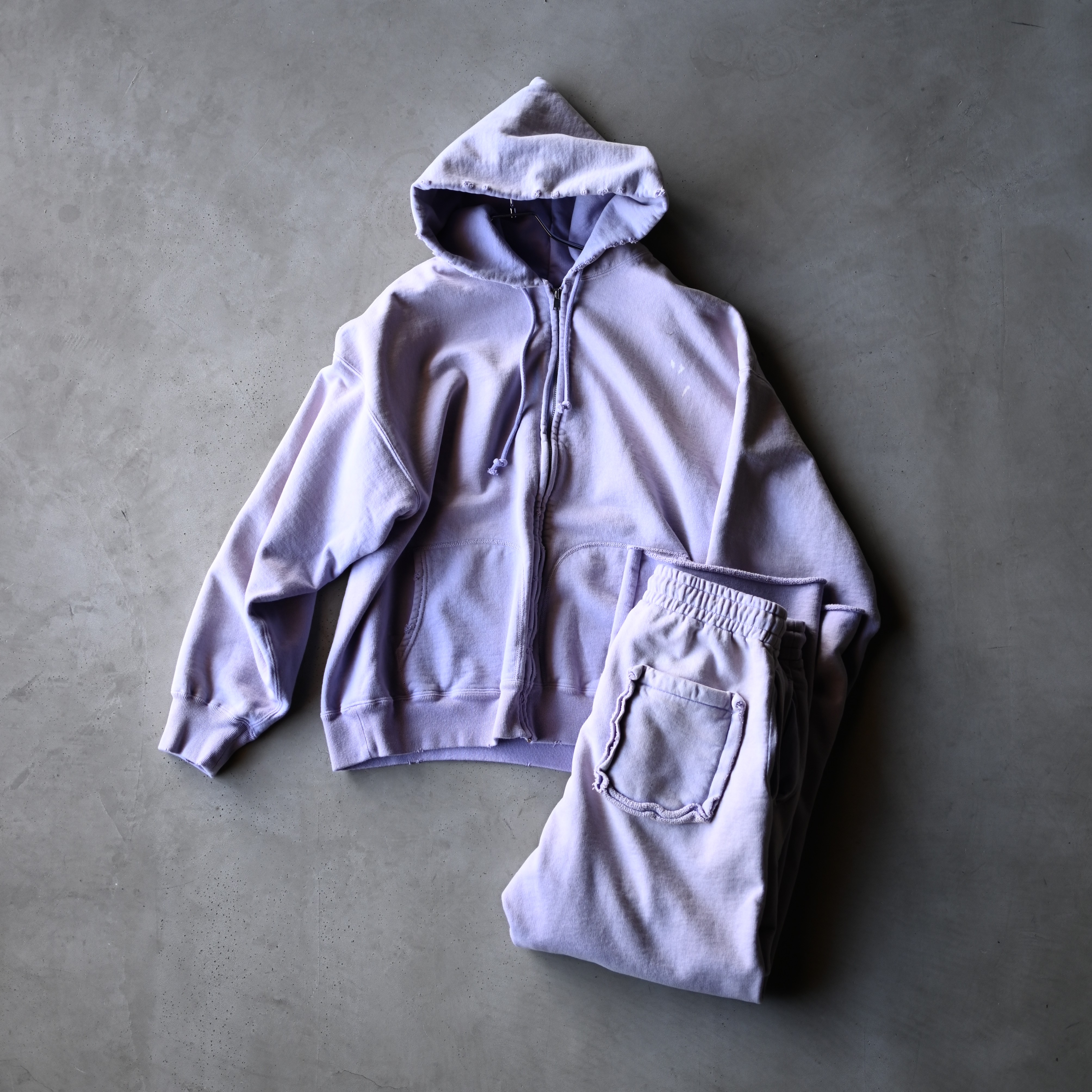 BOWWOW(バウワウ)通年着用可能なレーヨンシャツ、春らしいスウェットセットアップ