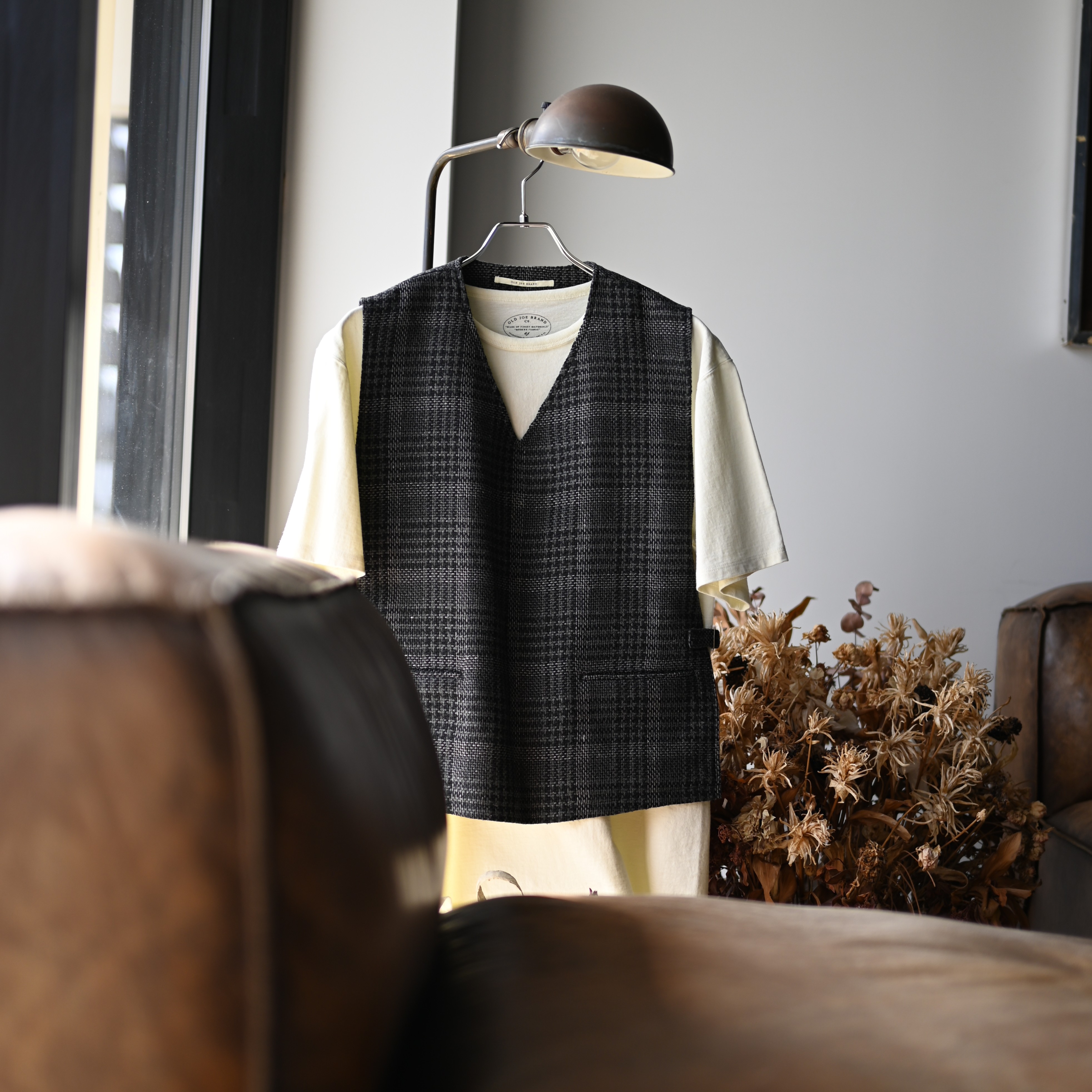 クラシックと現代性を併せ持つ一着 OLD JOE「SLIT-SIDE GENTS VEST」