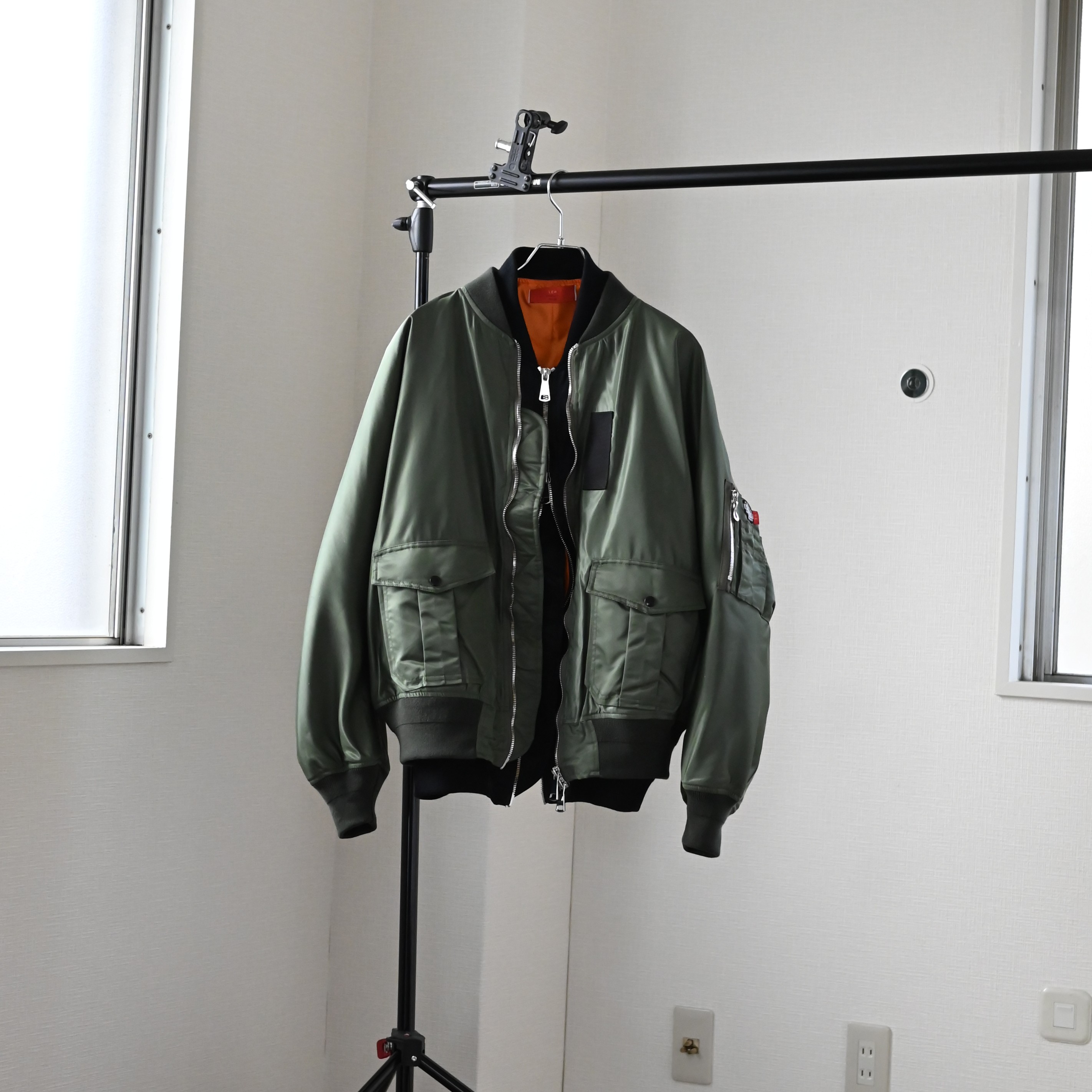 LEH(レー)ソリッドな印象で仕上げられた、Lehの人気MA-1新型ボンバージャケット