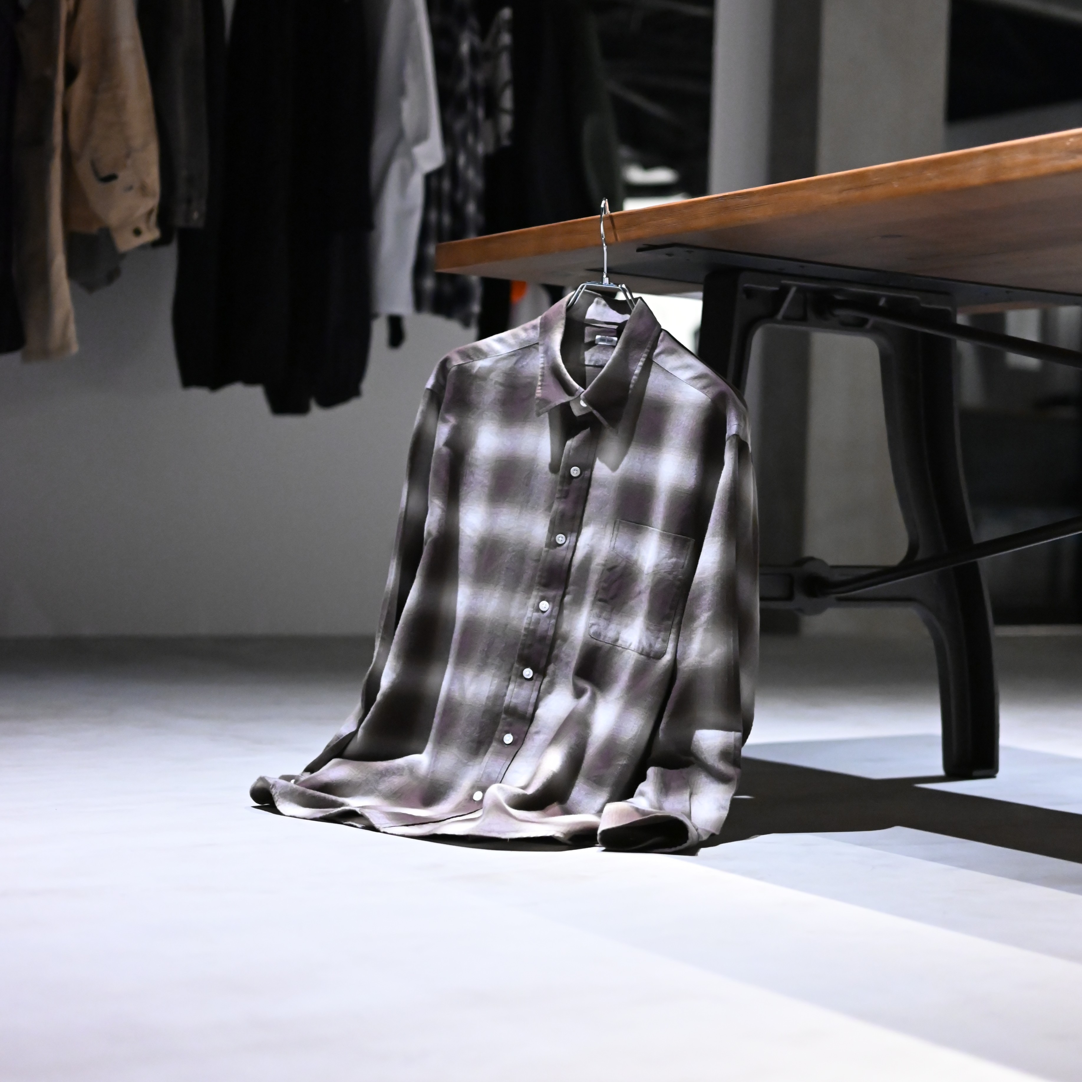 THE DAY(ザデイ)より、ブランドとして初の展開となるオンブレチェックシャツが入荷