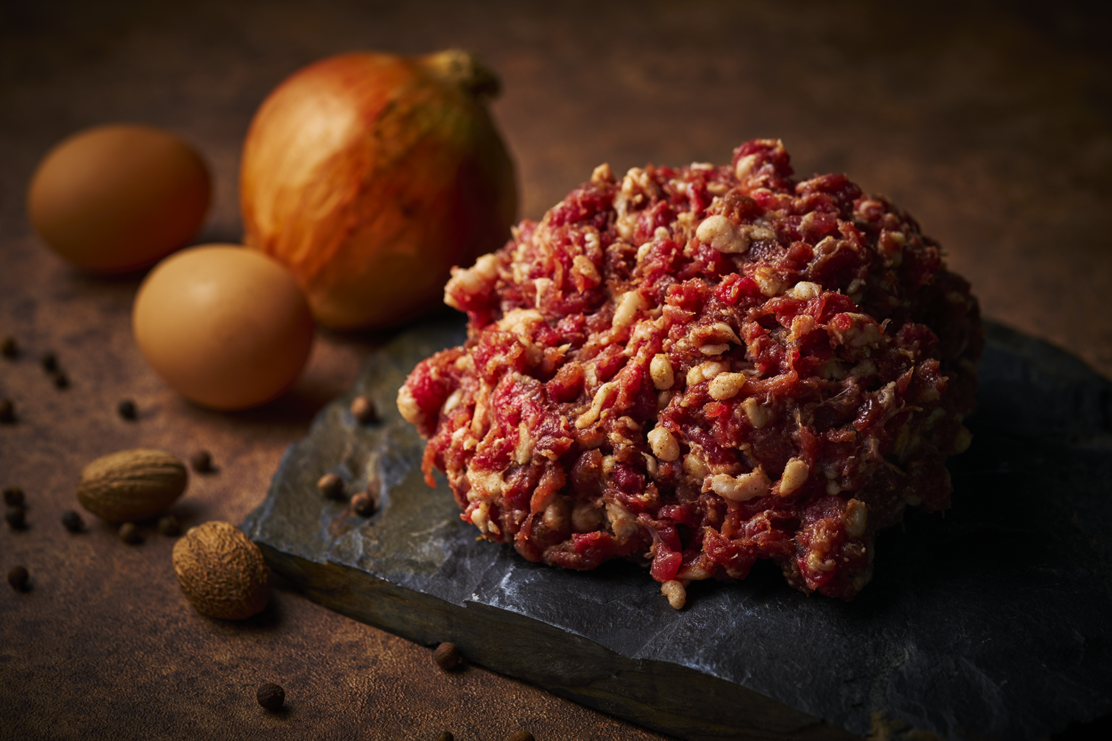 そのひと手間が、野を手懐ける——プロ仕様・粗挽き猪ミンチ