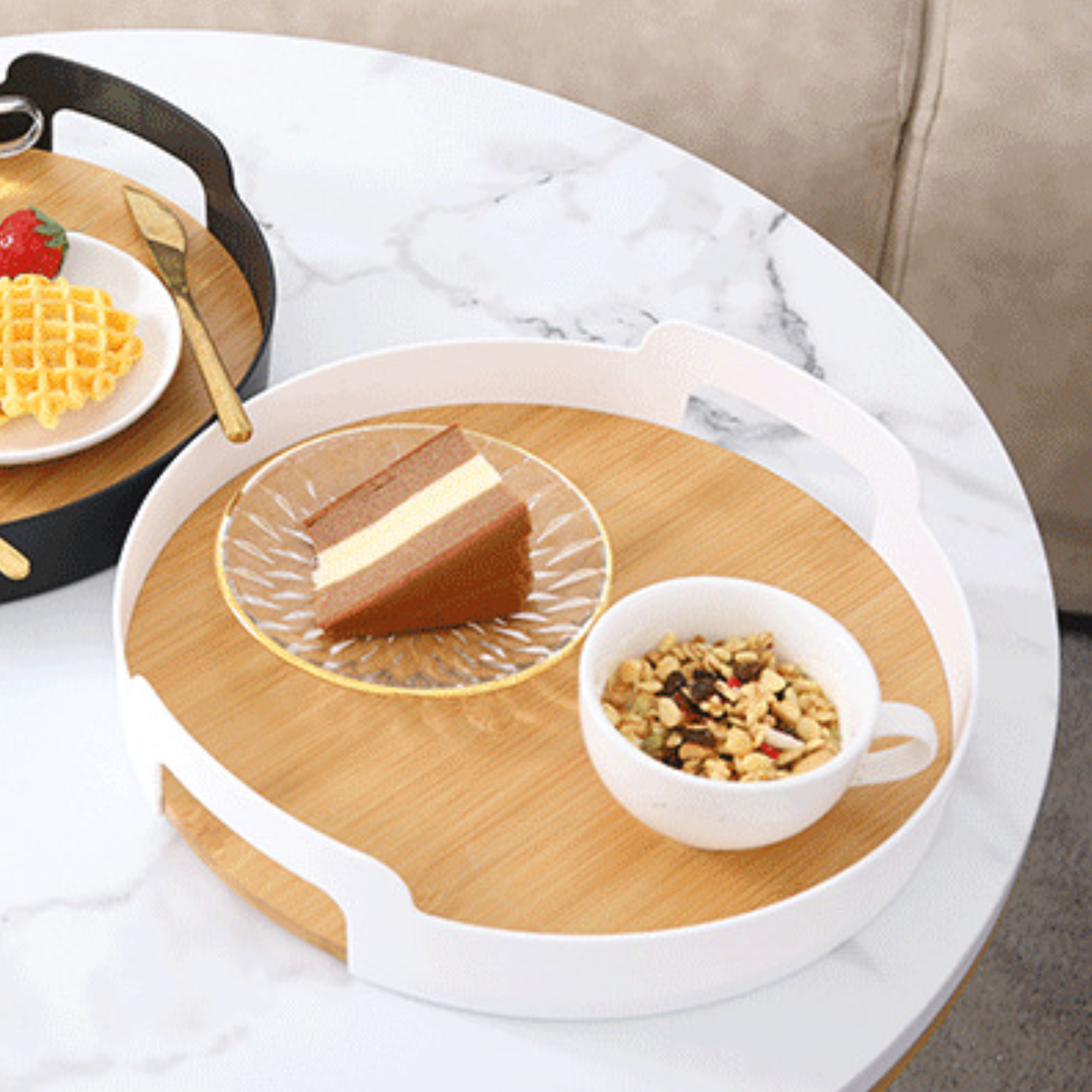 多機能トレイでテーブル周りをもっとスマートに！