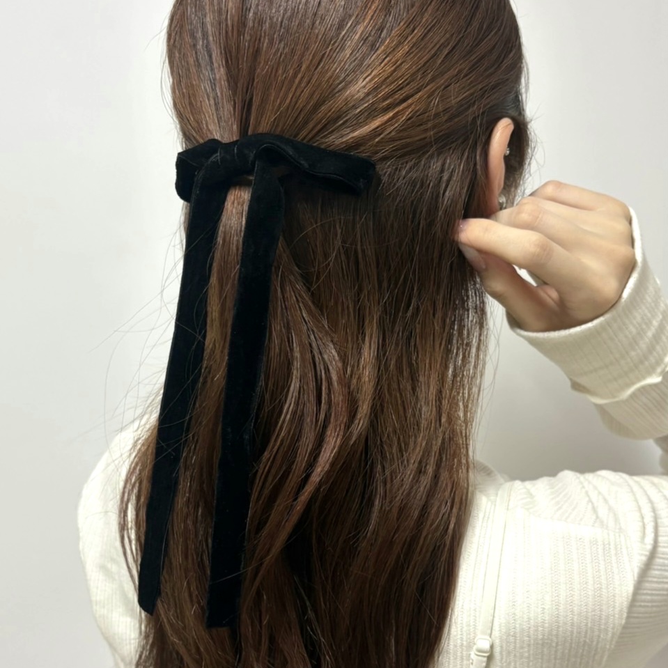 2025この冬ベロアリボンでつくる大人可愛いヘアスタイル