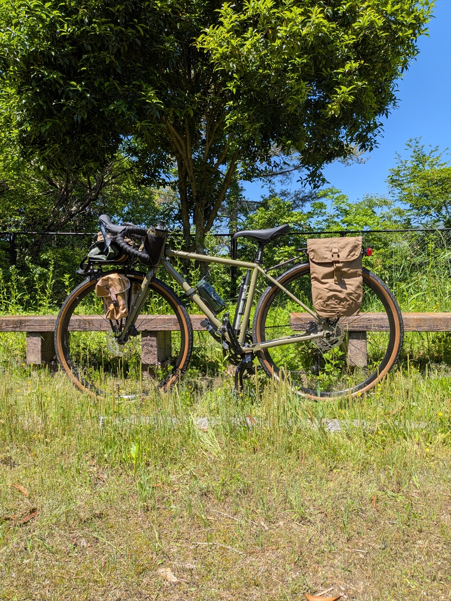 米軍ハイドレーションポーチを、自転車のパニアバッグに流用