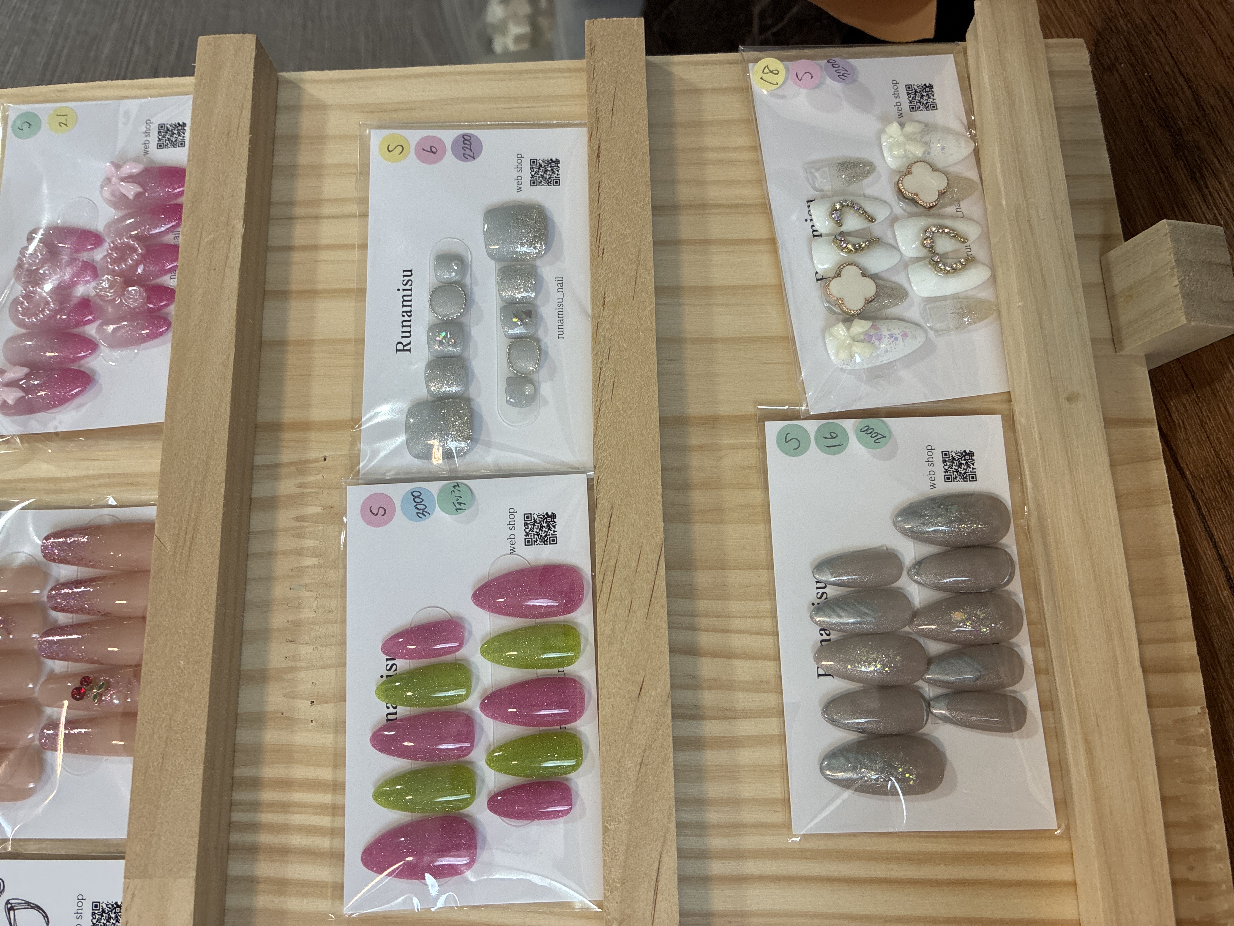 派手系ギャル系ネイルチップ専門店