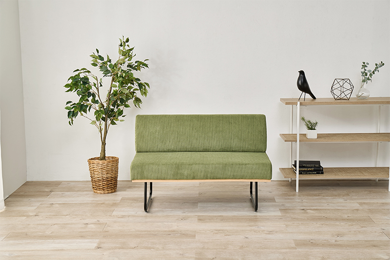暮らしに温もりを。コンパクトなコーデュロイソファの魅力