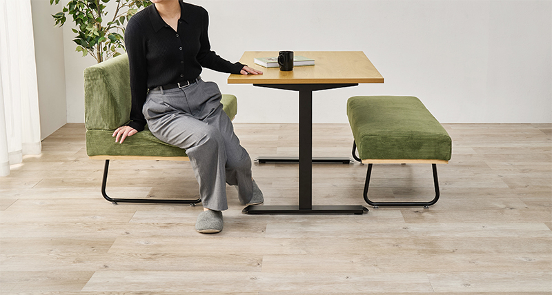 くつろぎの時間をもっと快適に!低めテーブル×コンパクトソファの組み合わせ