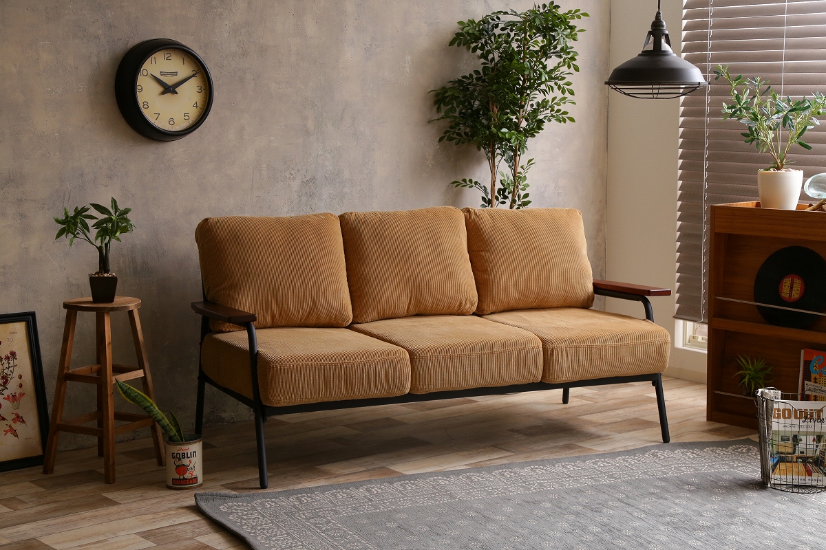 暖かみとスタイリッシュさを兼ね備えた『Basquiat corduroy 3人掛けソファ』