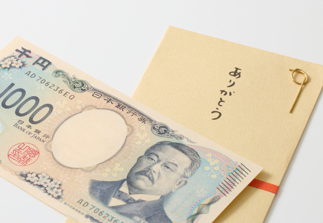 友達にお金を渡すときのマナーは何が正解?失礼にならないポイントとおススメのアイテムを解説!