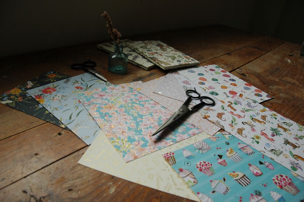 なぜ、装飾紙を「シール」にしたのか?