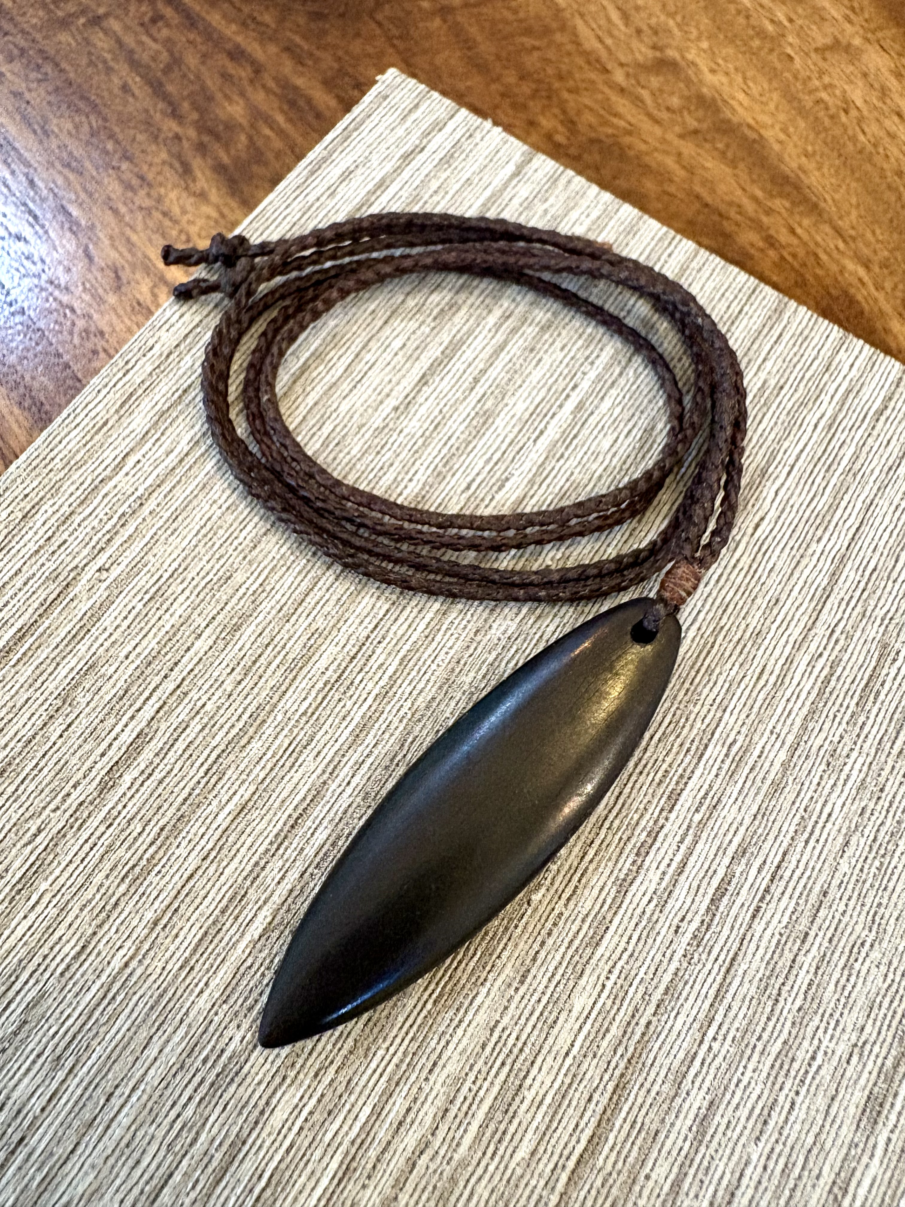 黒檀のサーフボードペンダント