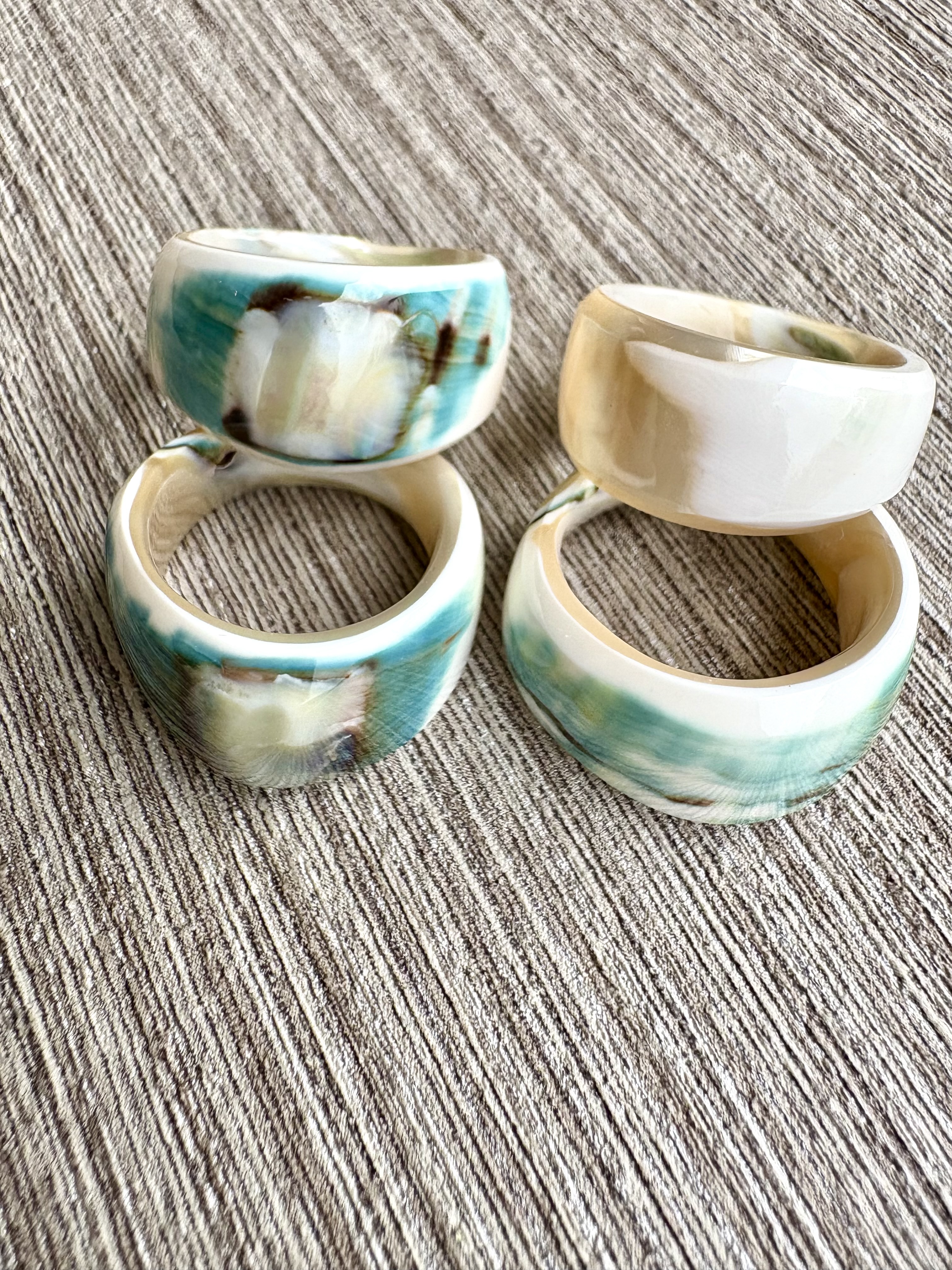 夜光貝の指輪　¥4,000〜