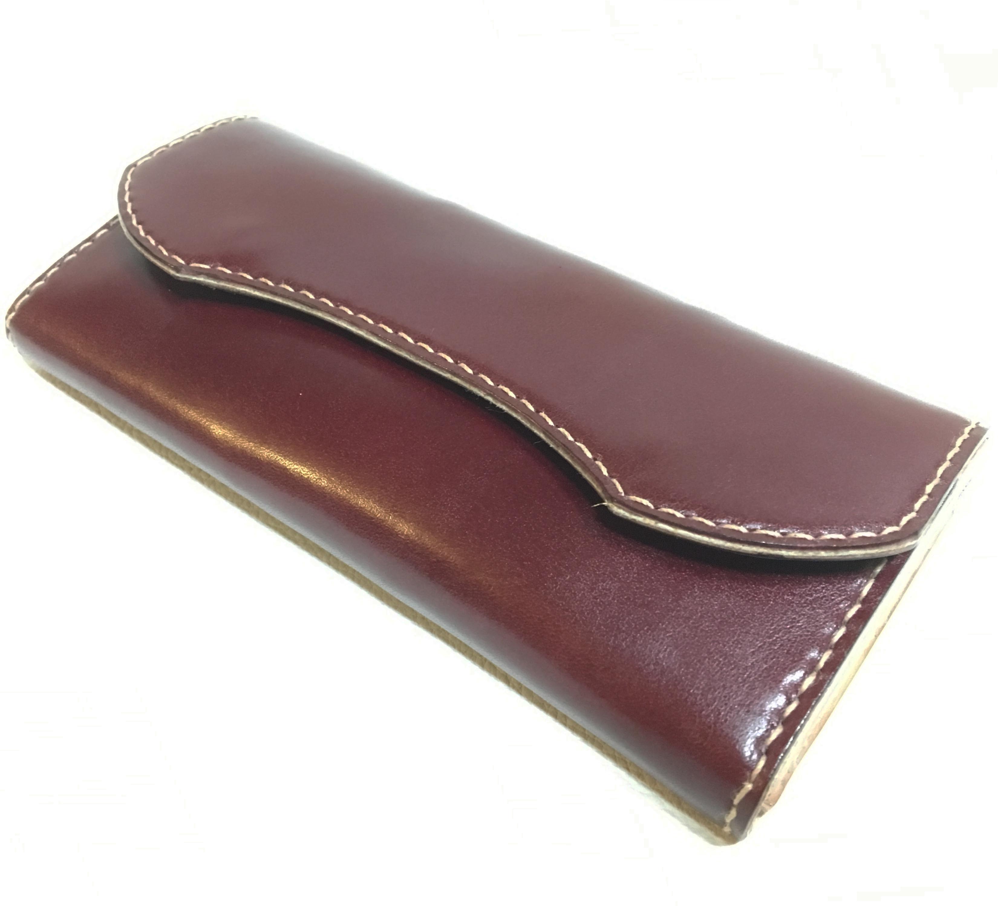 深みのある色と艶　本革製の長財布