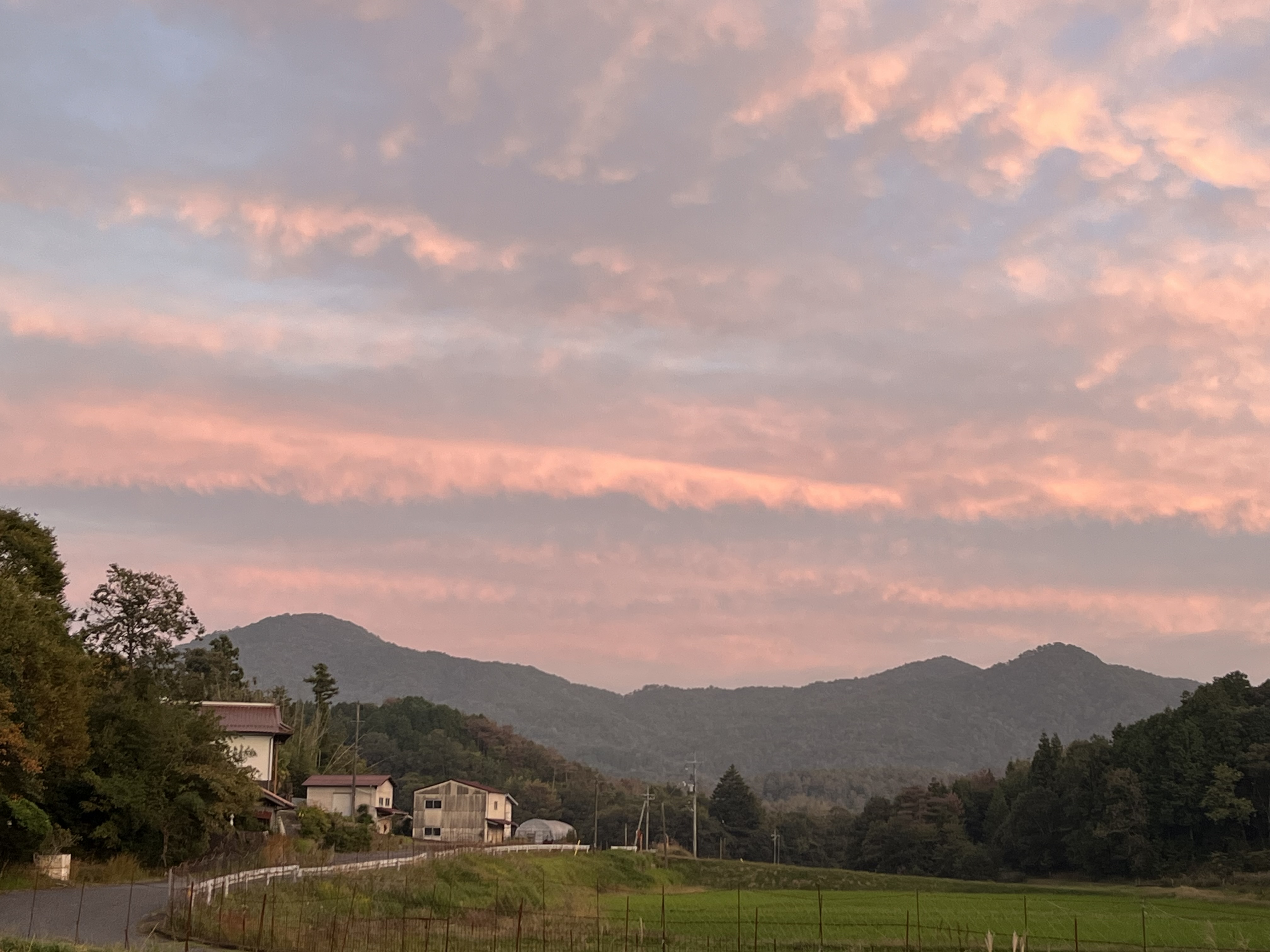 山の夕焼けは綺麗です