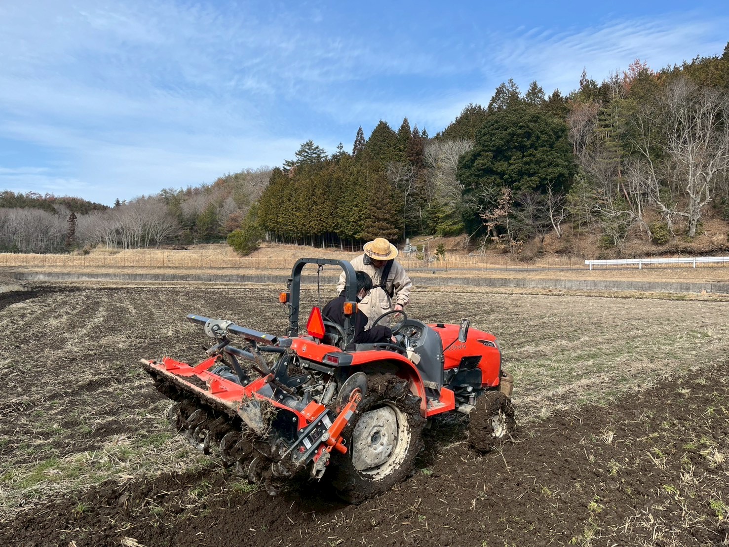 子供達がトラクターに挑戦