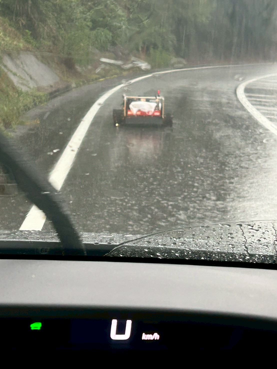 車の助手席からラジコン操縦！